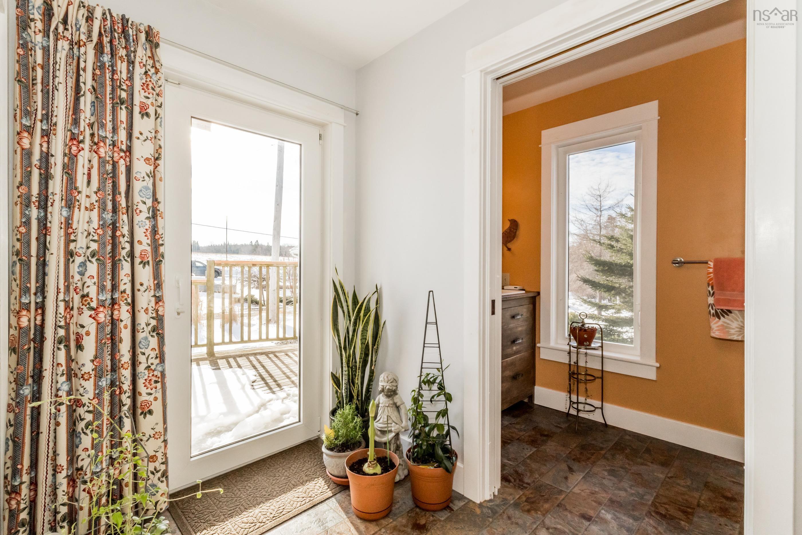 $724,900.00: 416 Shore Road, Ogilvie