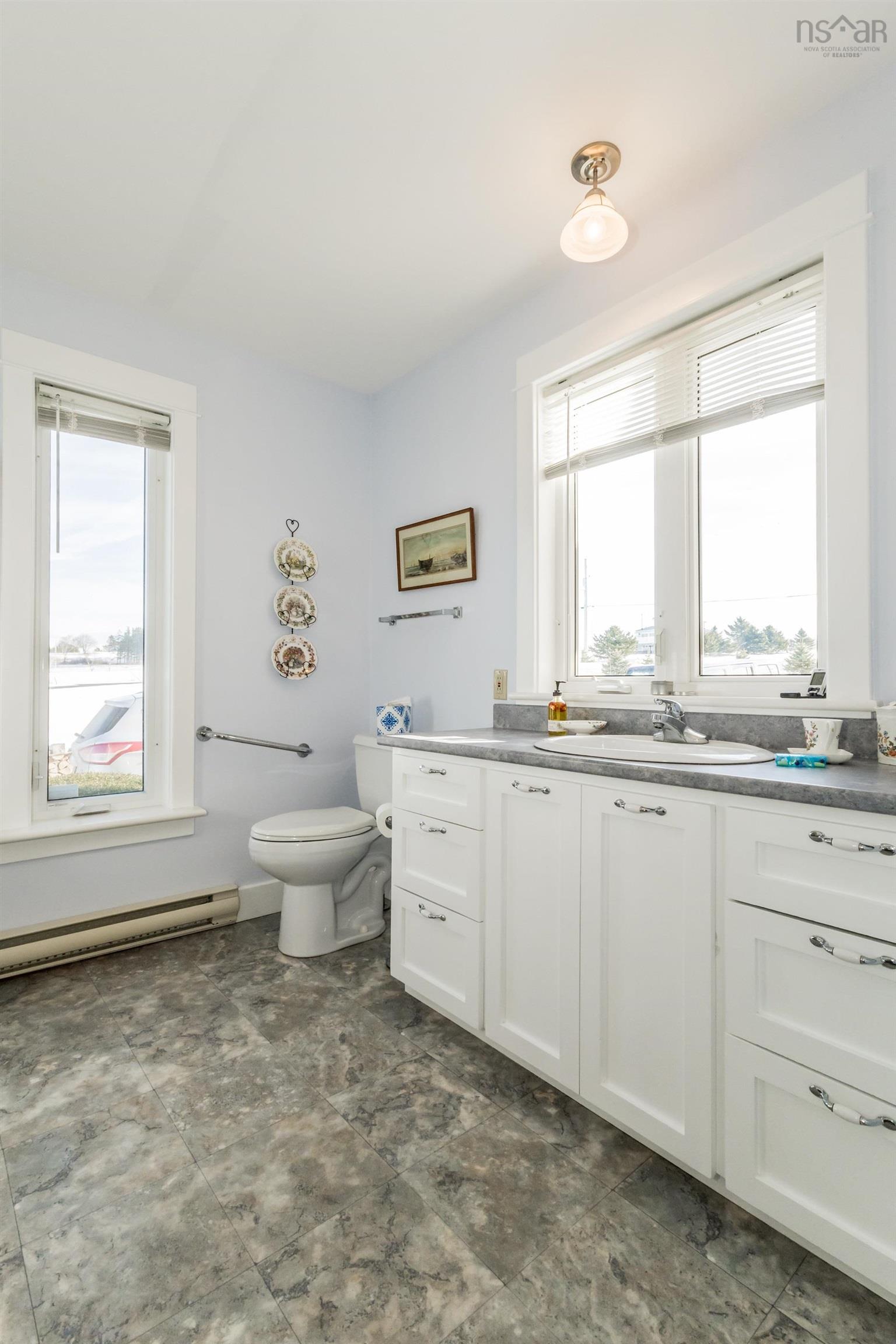 $724,900.00: 416 Shore Road, Ogilvie