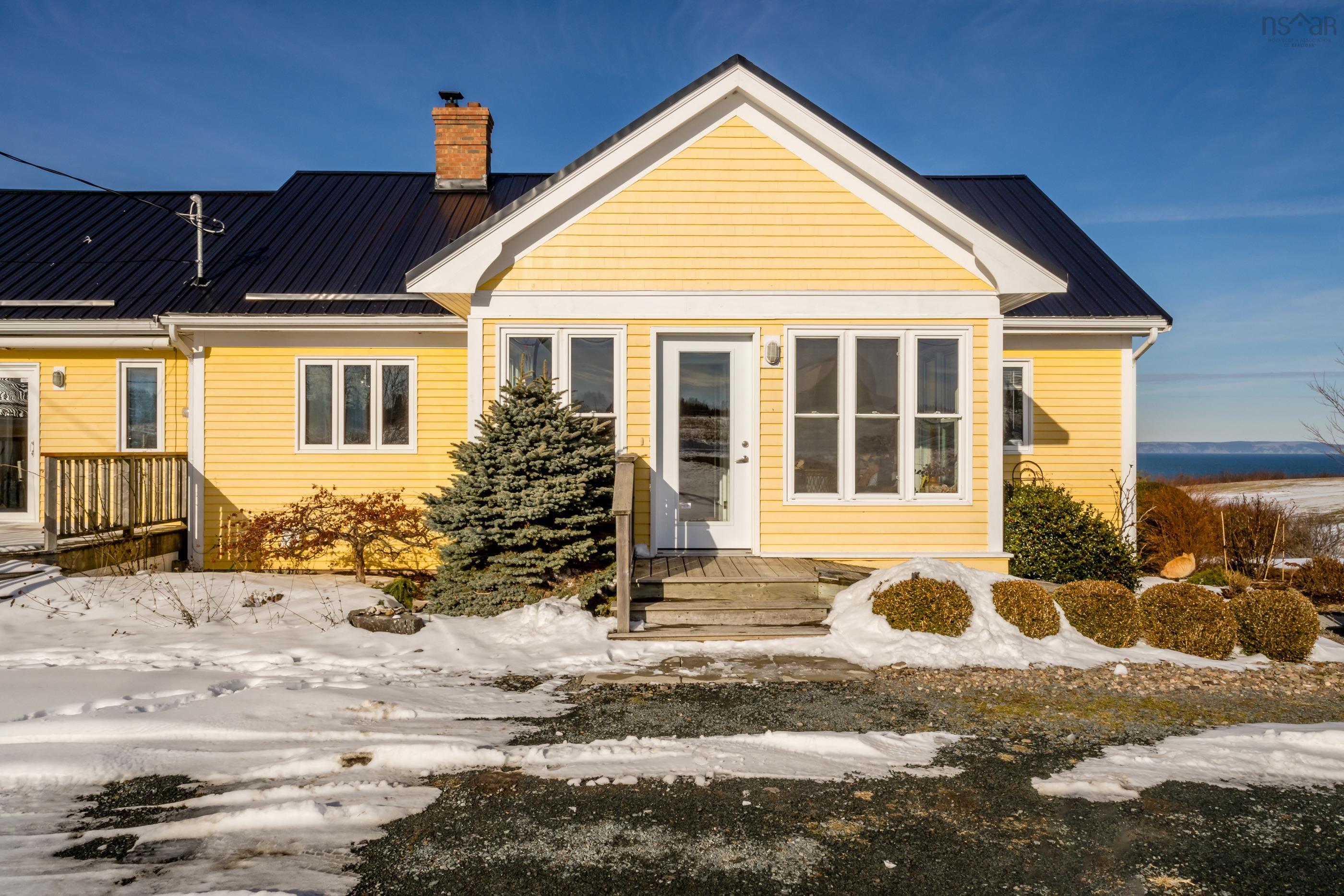 $724,900.00: 416 Shore Road, Ogilvie