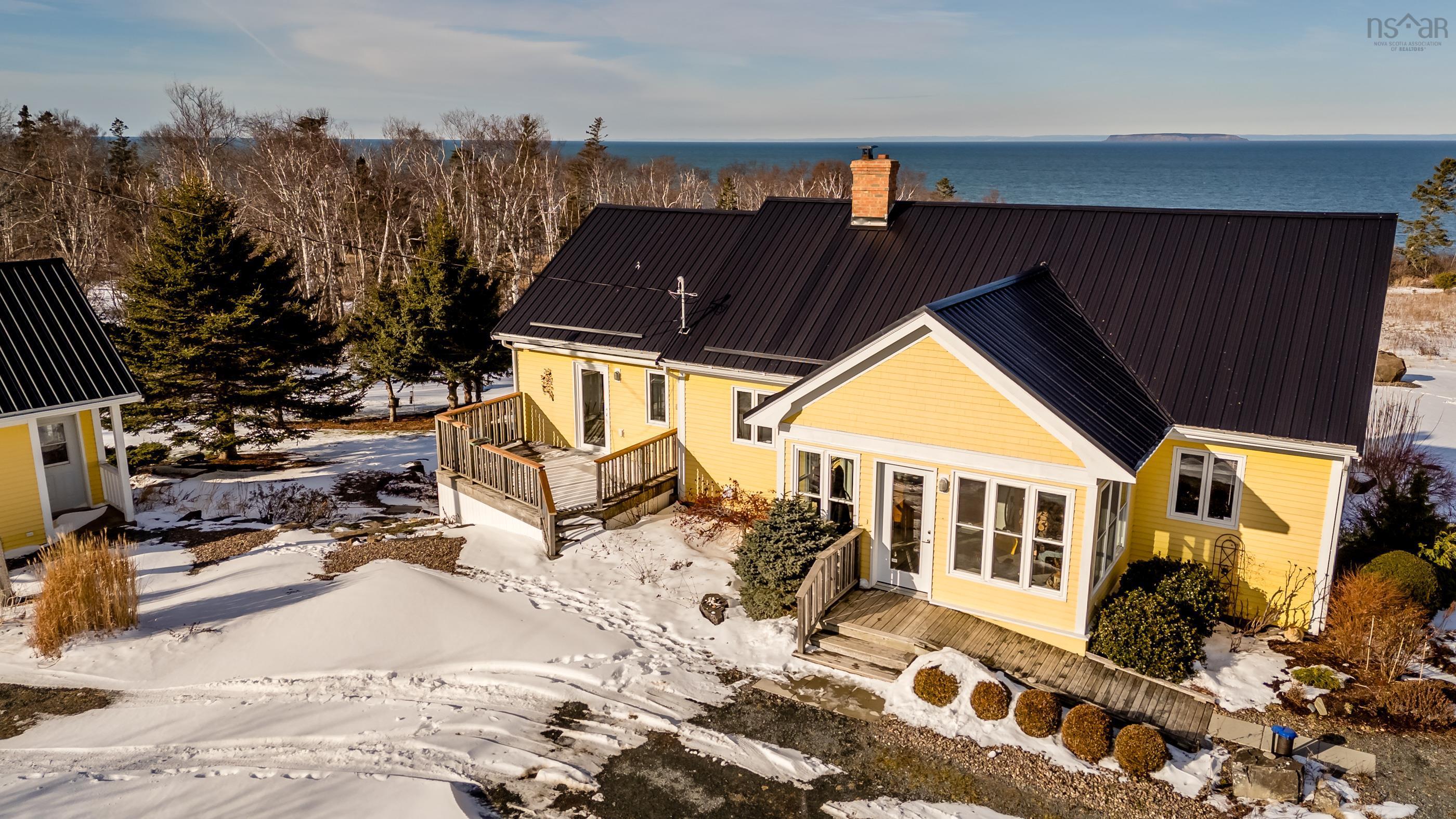 $724,900.00: 416 Shore Road, Ogilvie