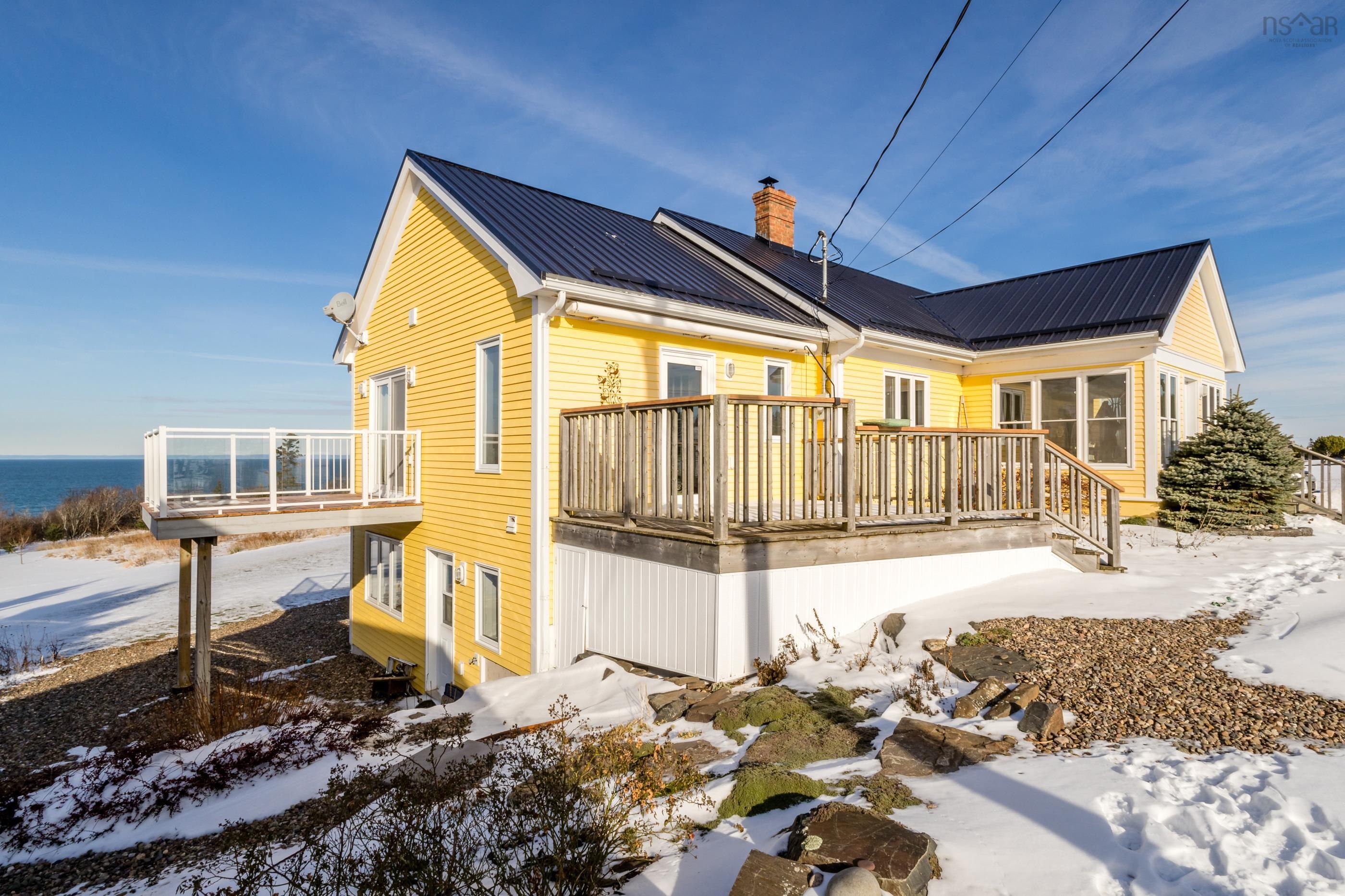 $724,900.00: 416 Shore Road, Ogilvie