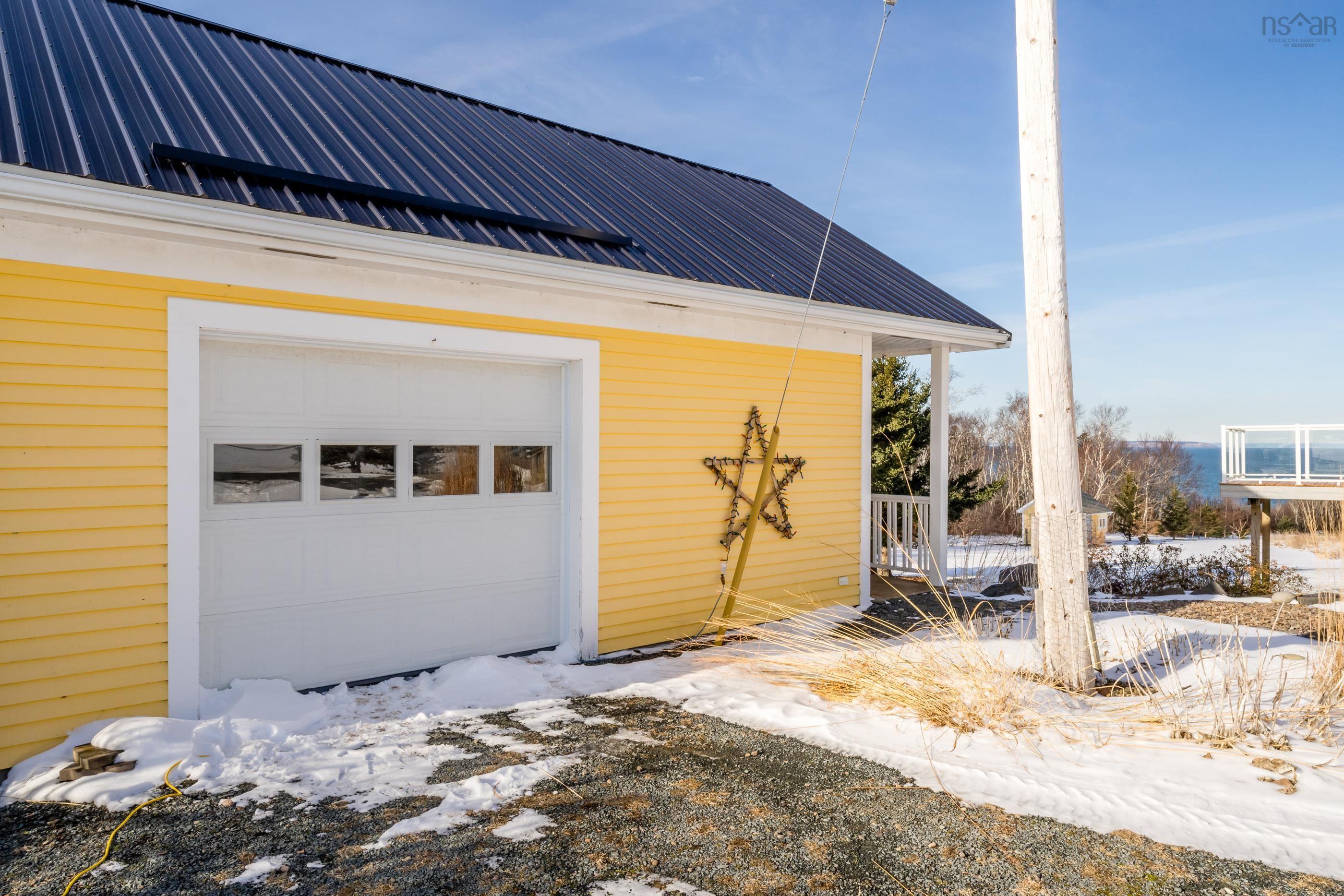 $724,900.00: 416 Shore Road, Ogilvie
