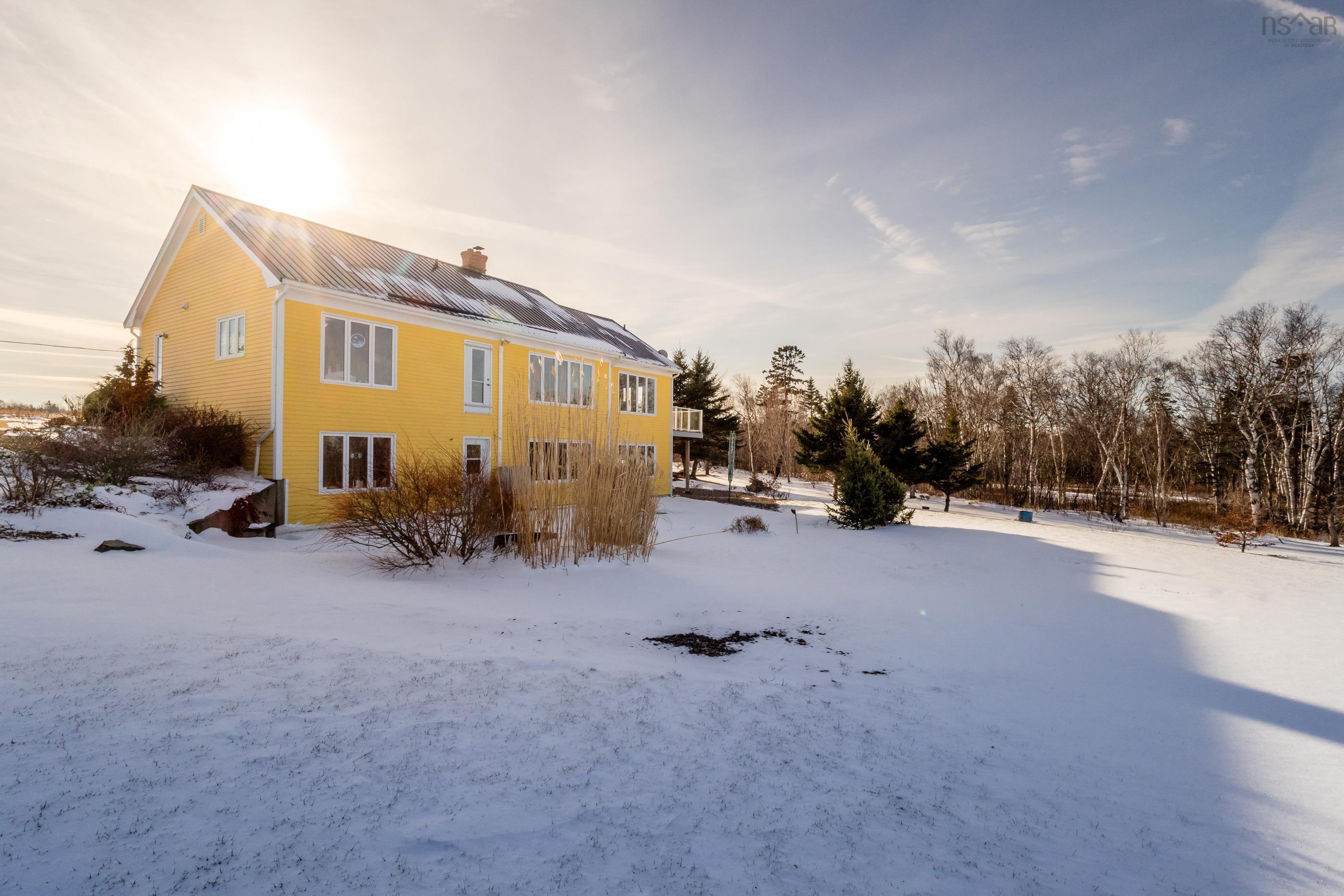 $724,900.00: 416 Shore Road, Ogilvie