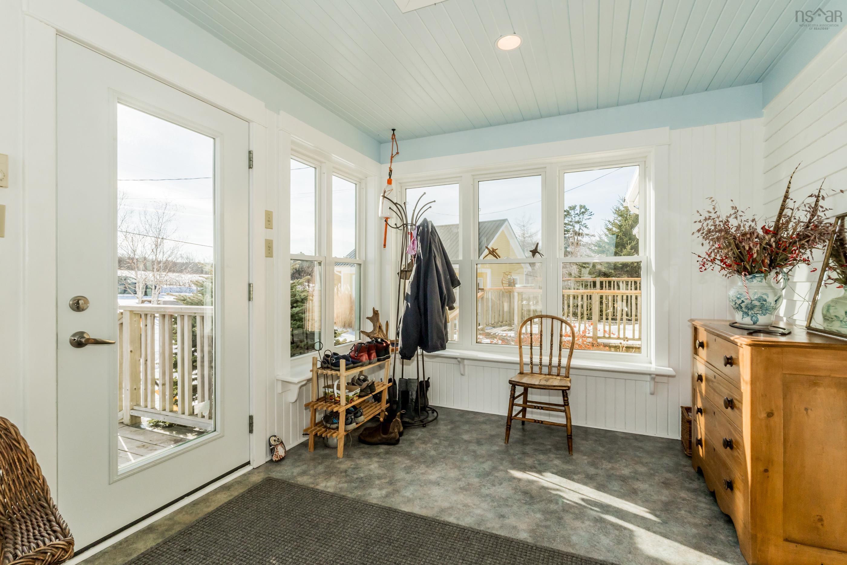 $724,900.00: 416 Shore Road, Ogilvie