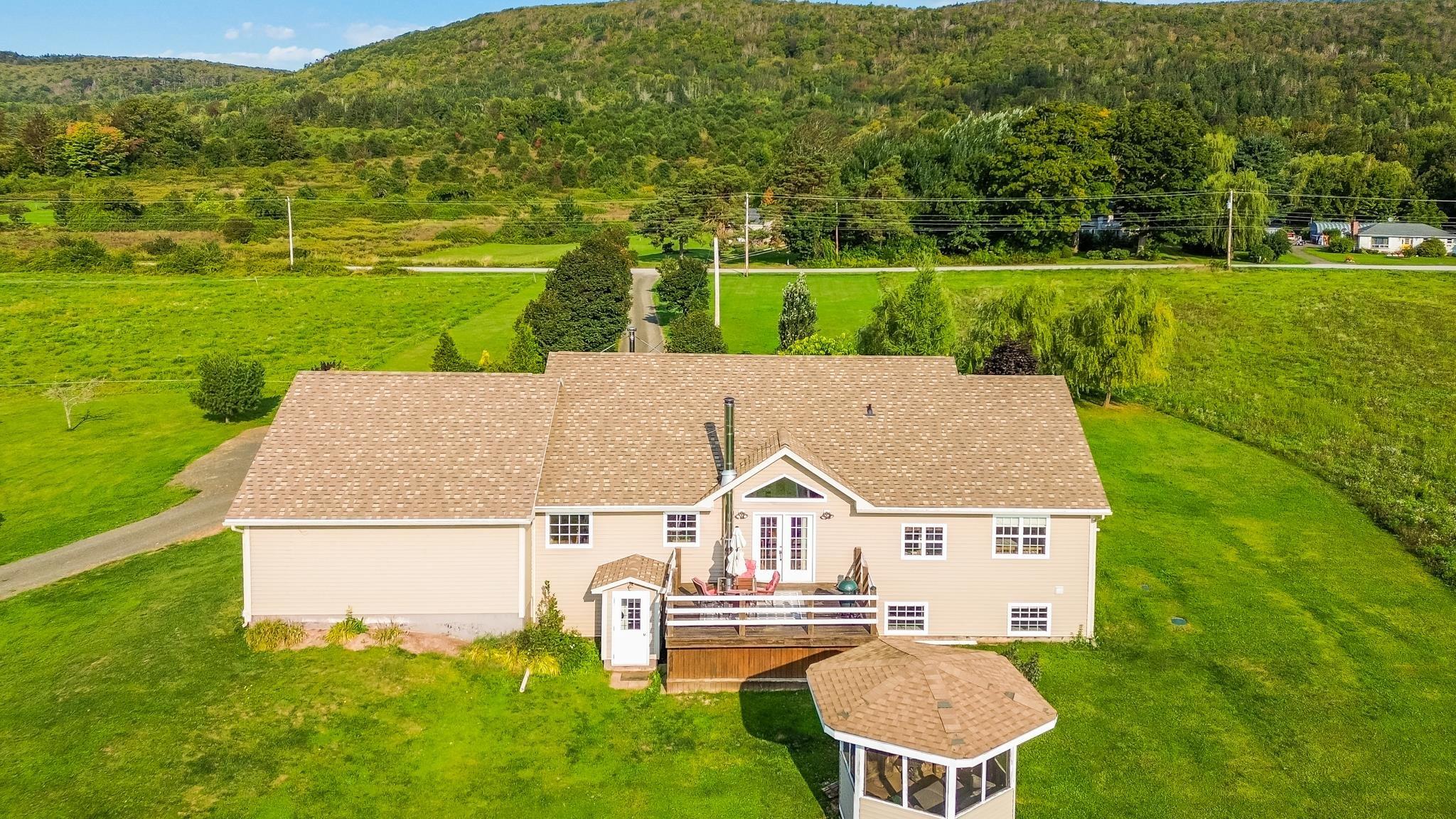 $674,900.00: 1654 Clarence Road, Clarence