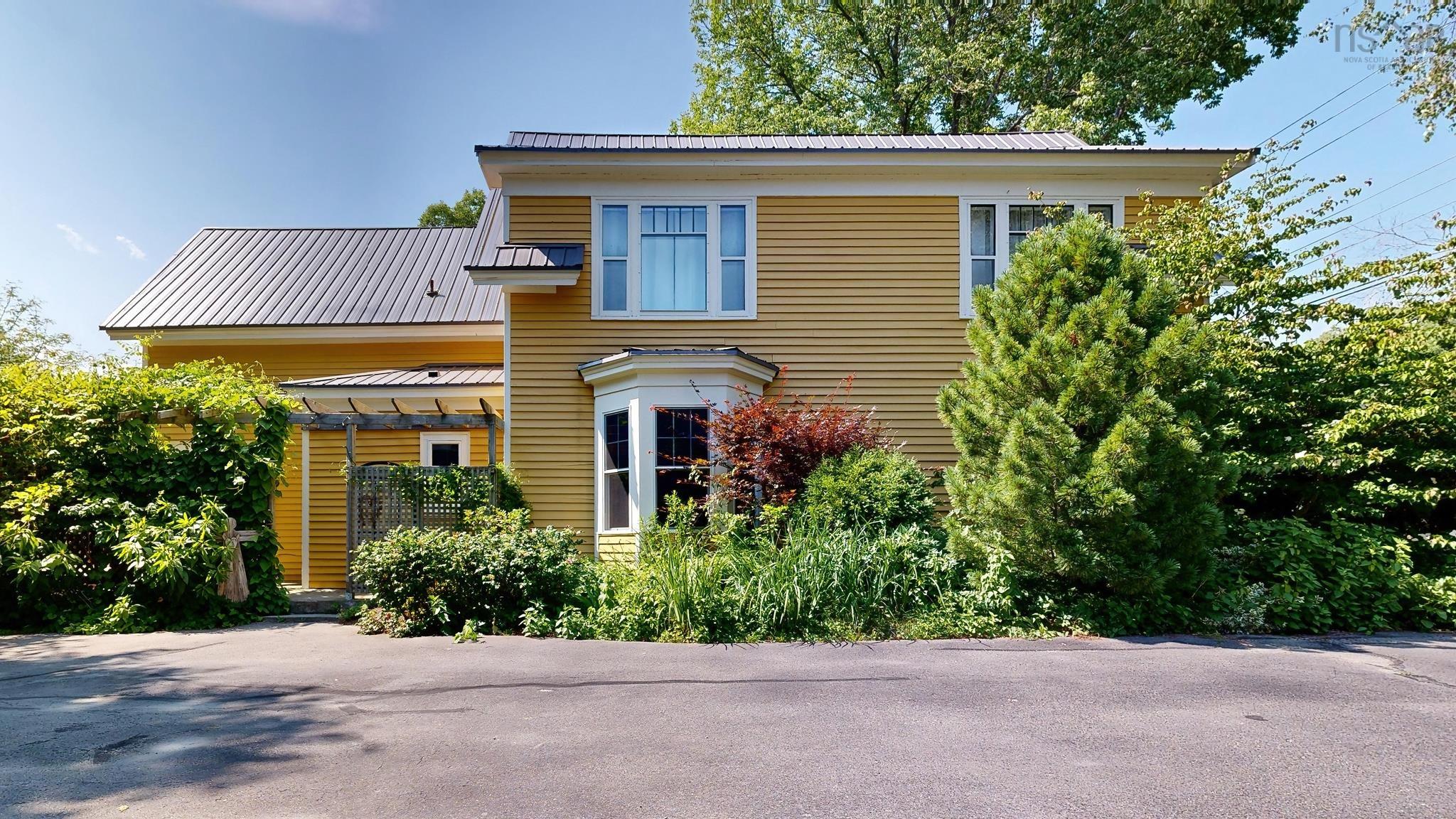 $425,000.00: 380 Highway 8, Milton
