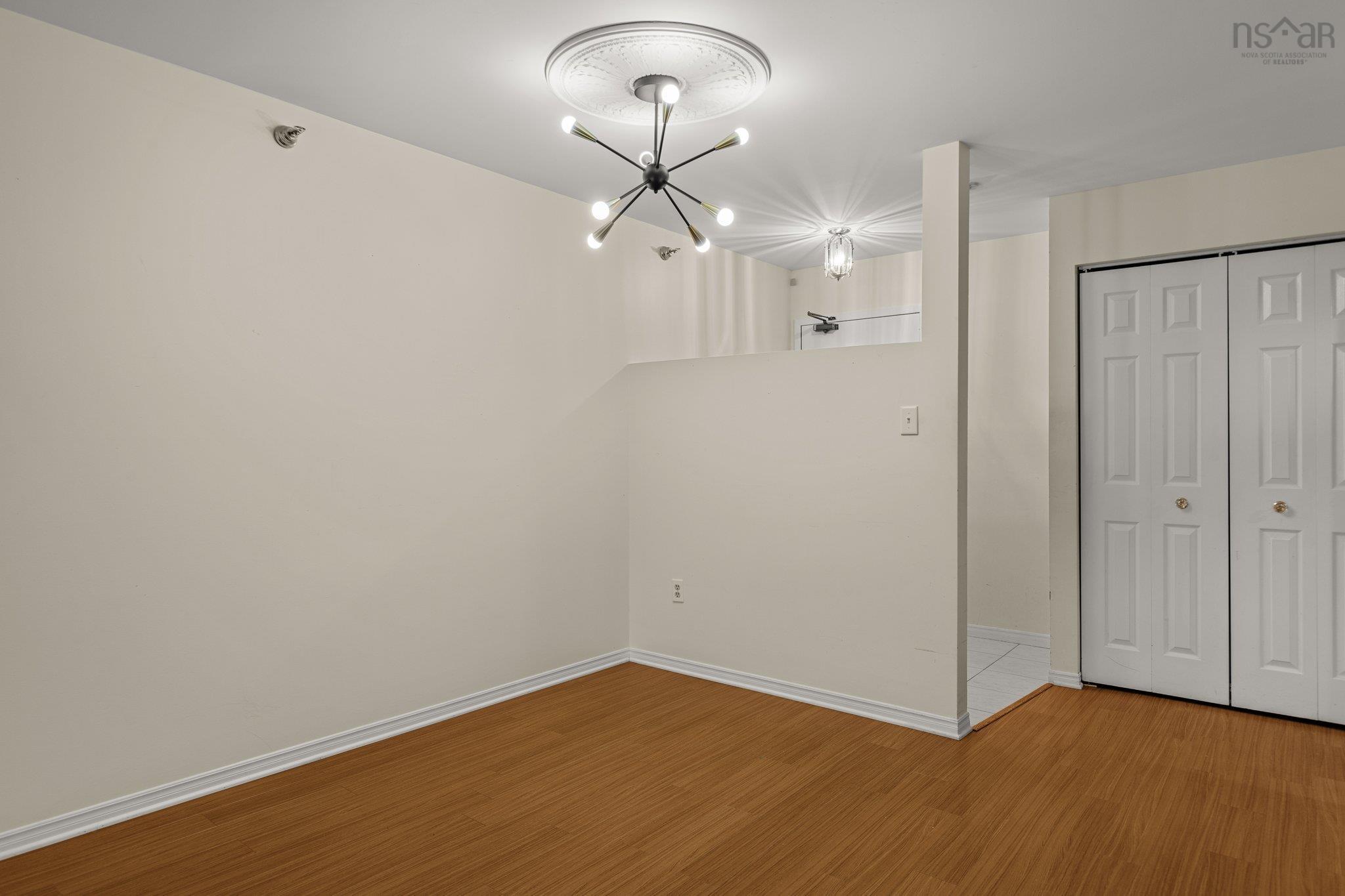 $349,900.00: 314 93 Kearney Lake Road, Halifax