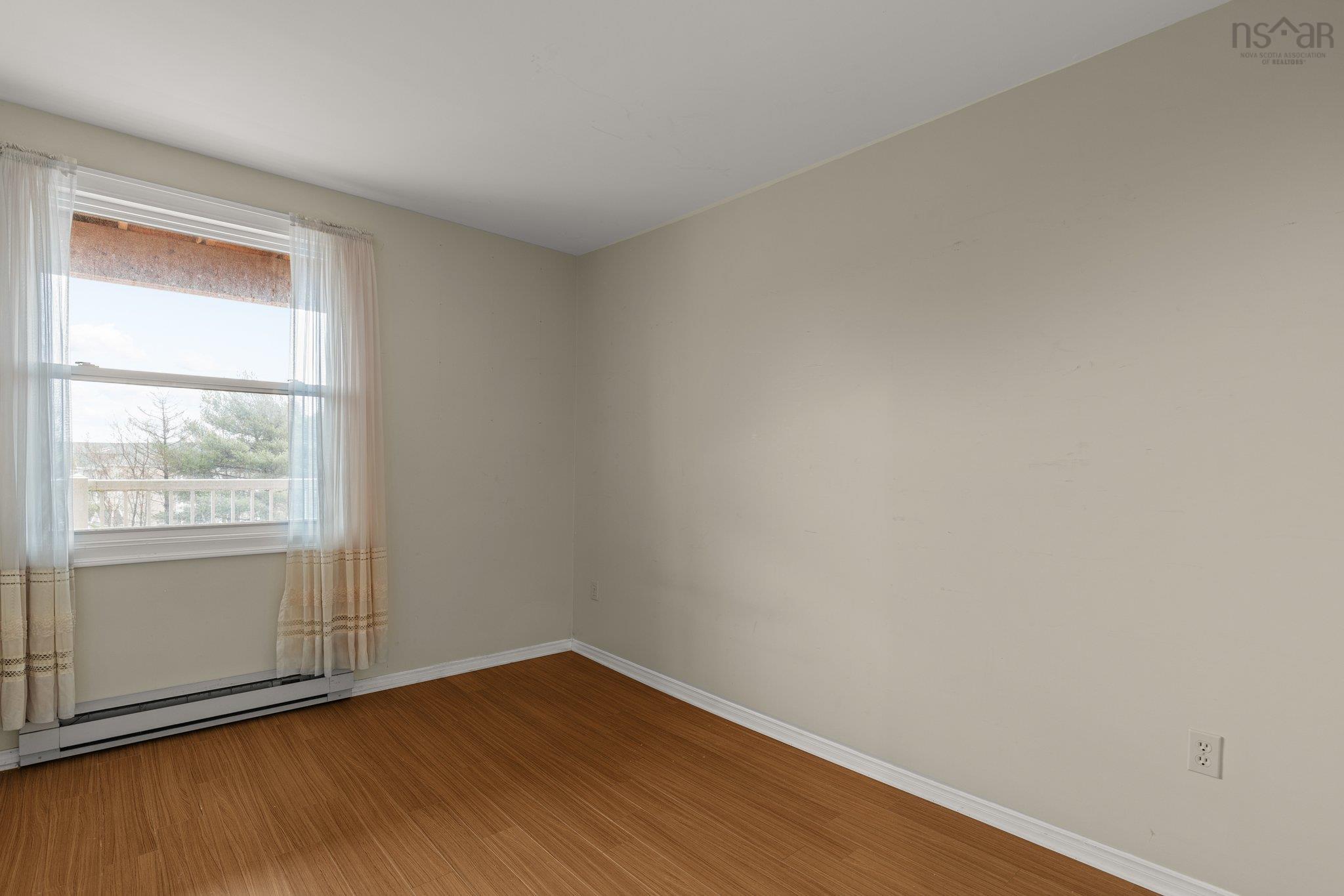 $349,900.00: 314 93 Kearney Lake Road, Halifax