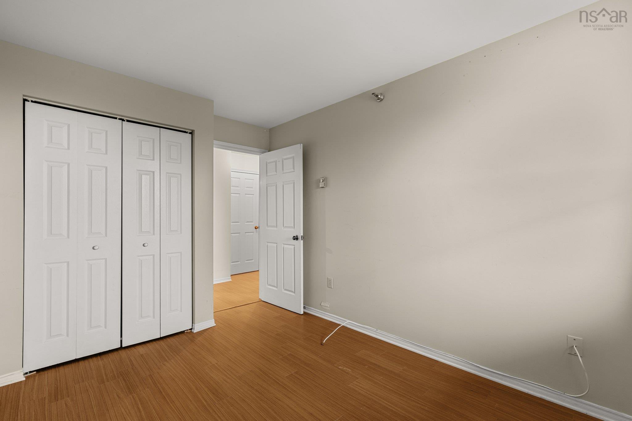 $349,900.00: 314 93 Kearney Lake Road, Halifax