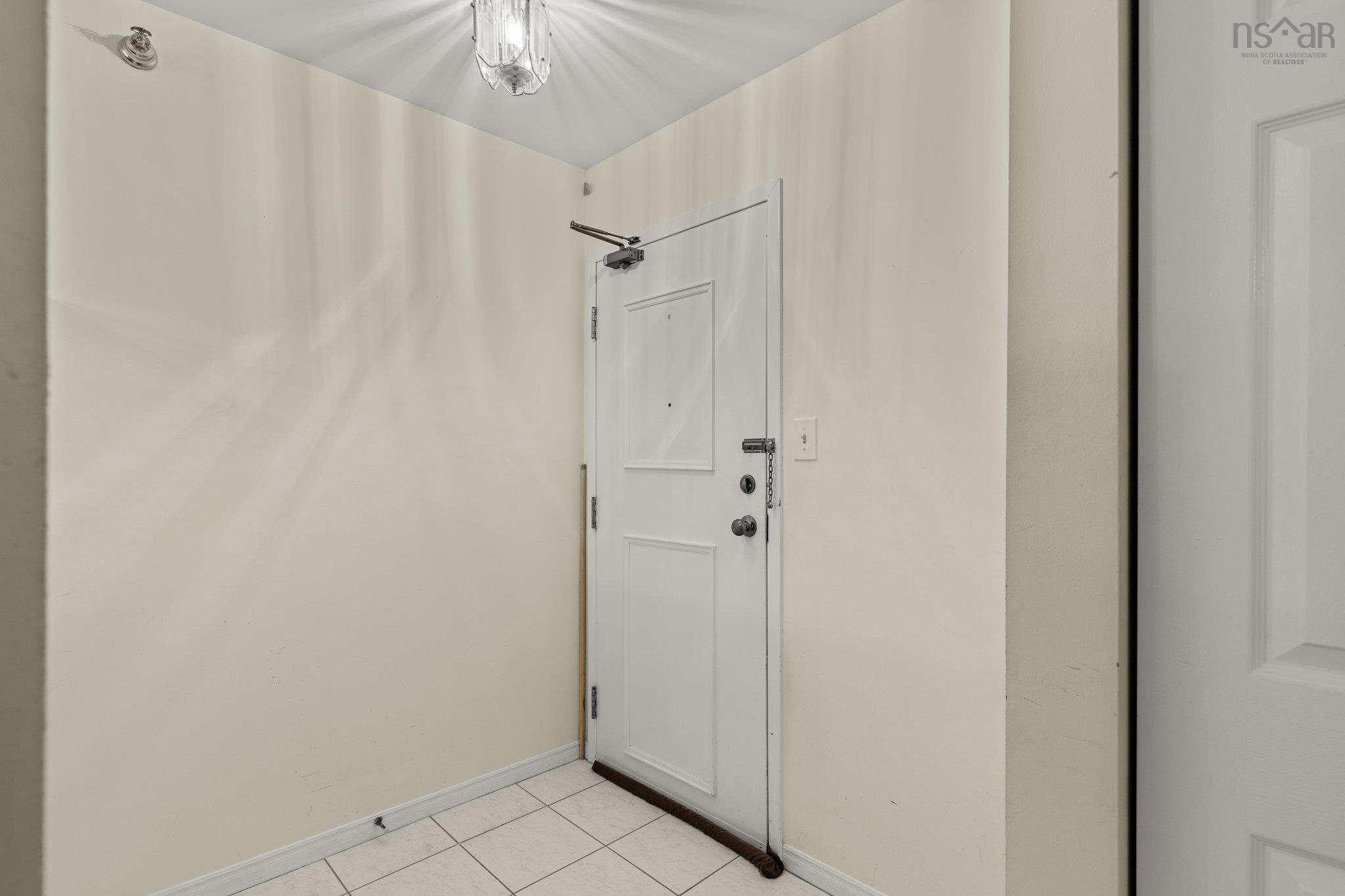 $349,900.00: 314 93 Kearney Lake Road, Halifax