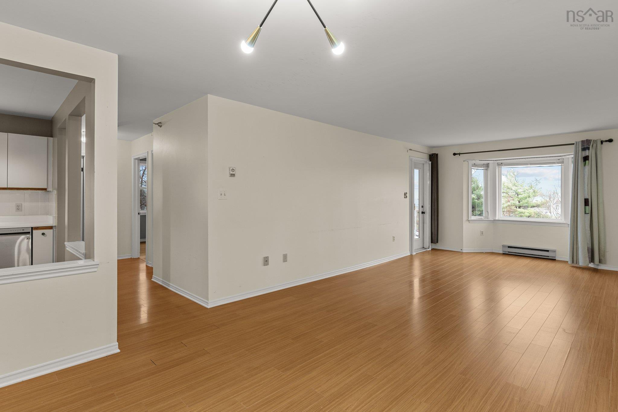 $349,900.00: 314 93 Kearney Lake Road, Halifax