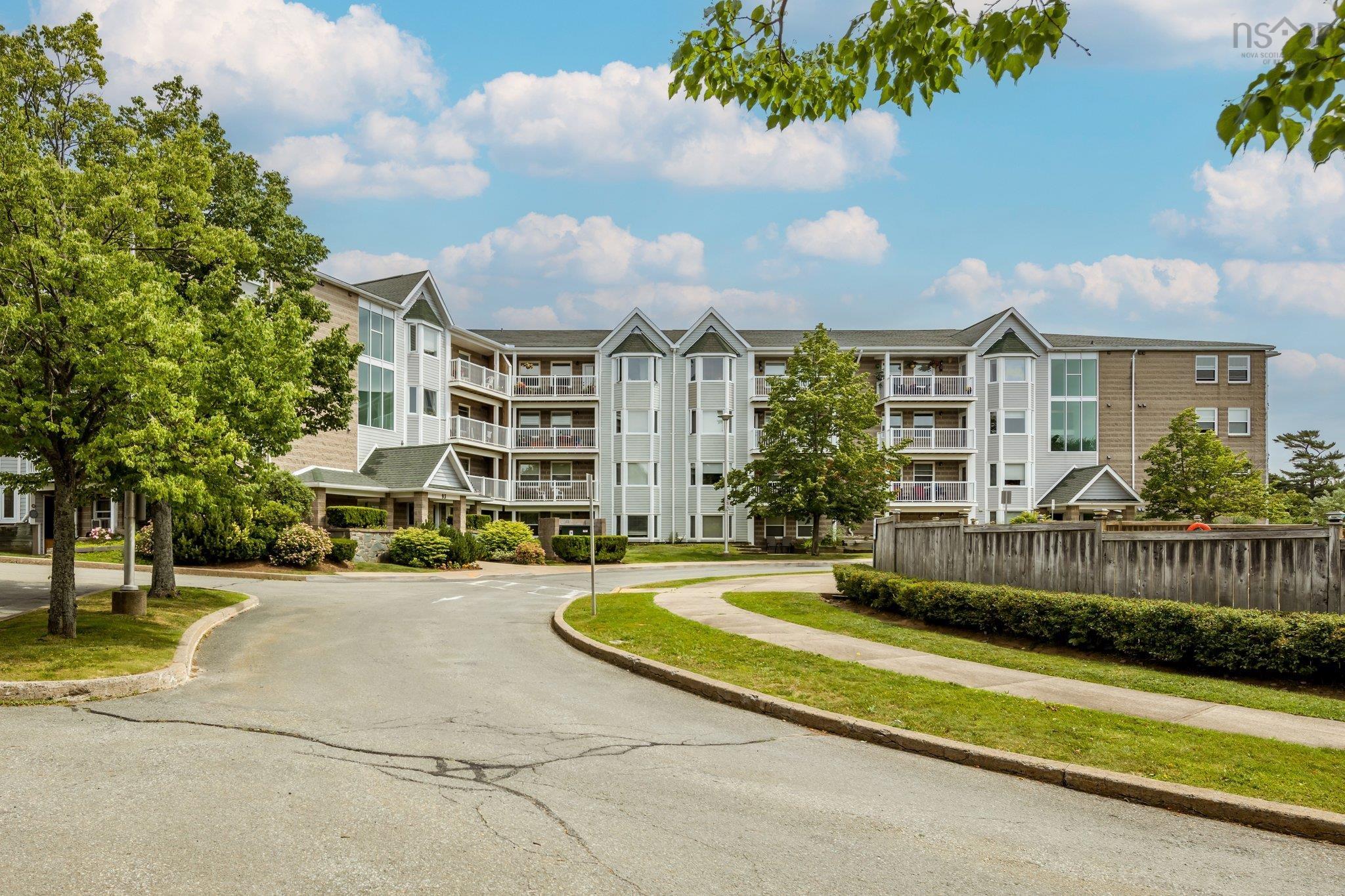 $349,900.00: 314 93 Kearney Lake Road, Halifax