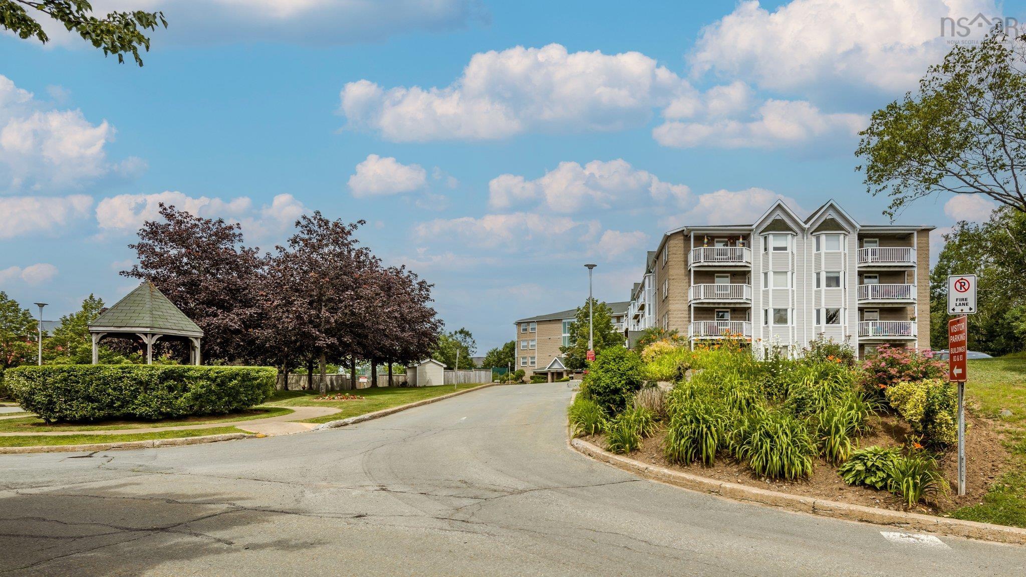 $349,900.00: 314 93 Kearney Lake Road, Halifax