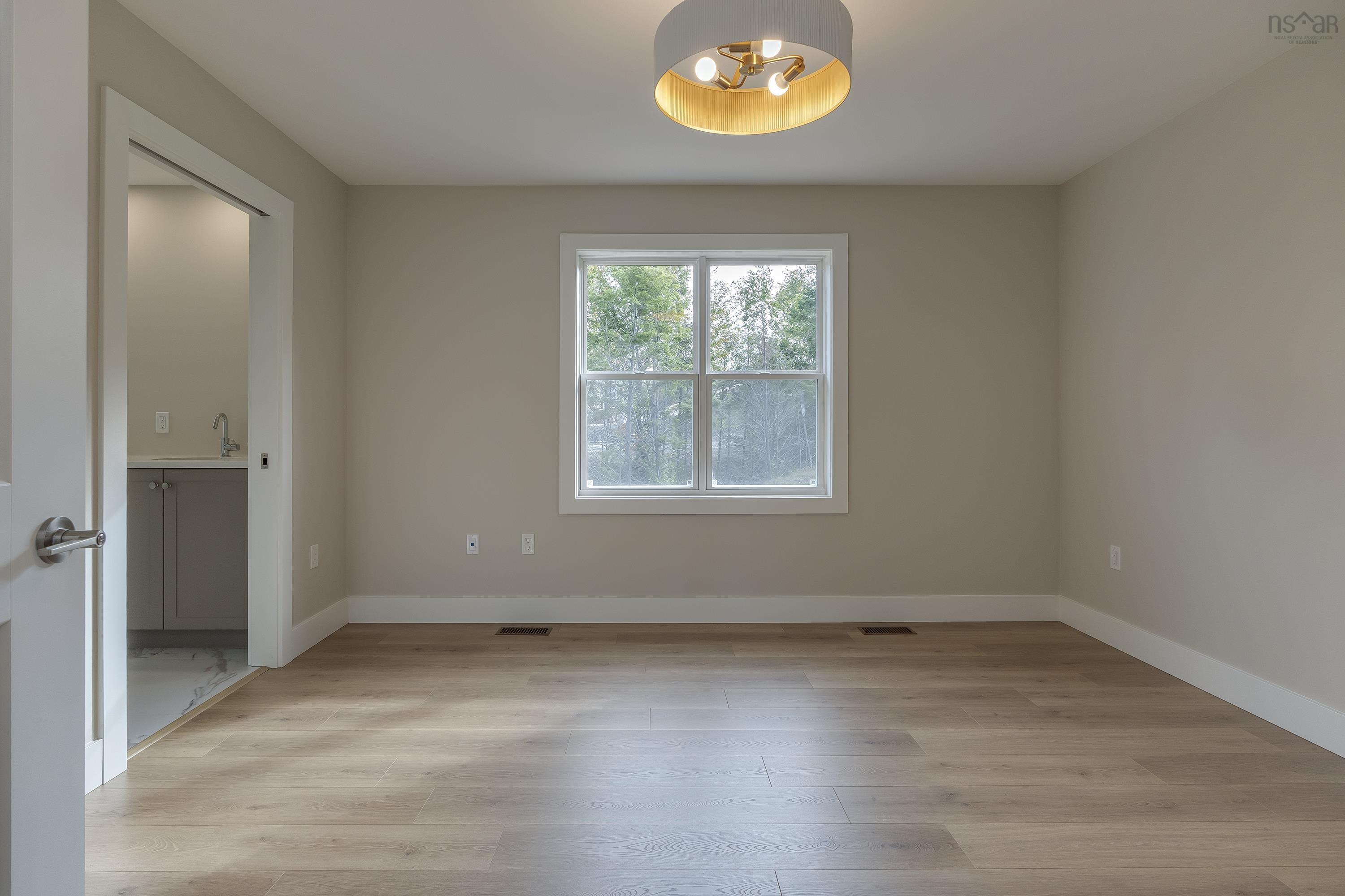 $724,900.00: PC-13 50 Pearlgarden Close, Dartmouth