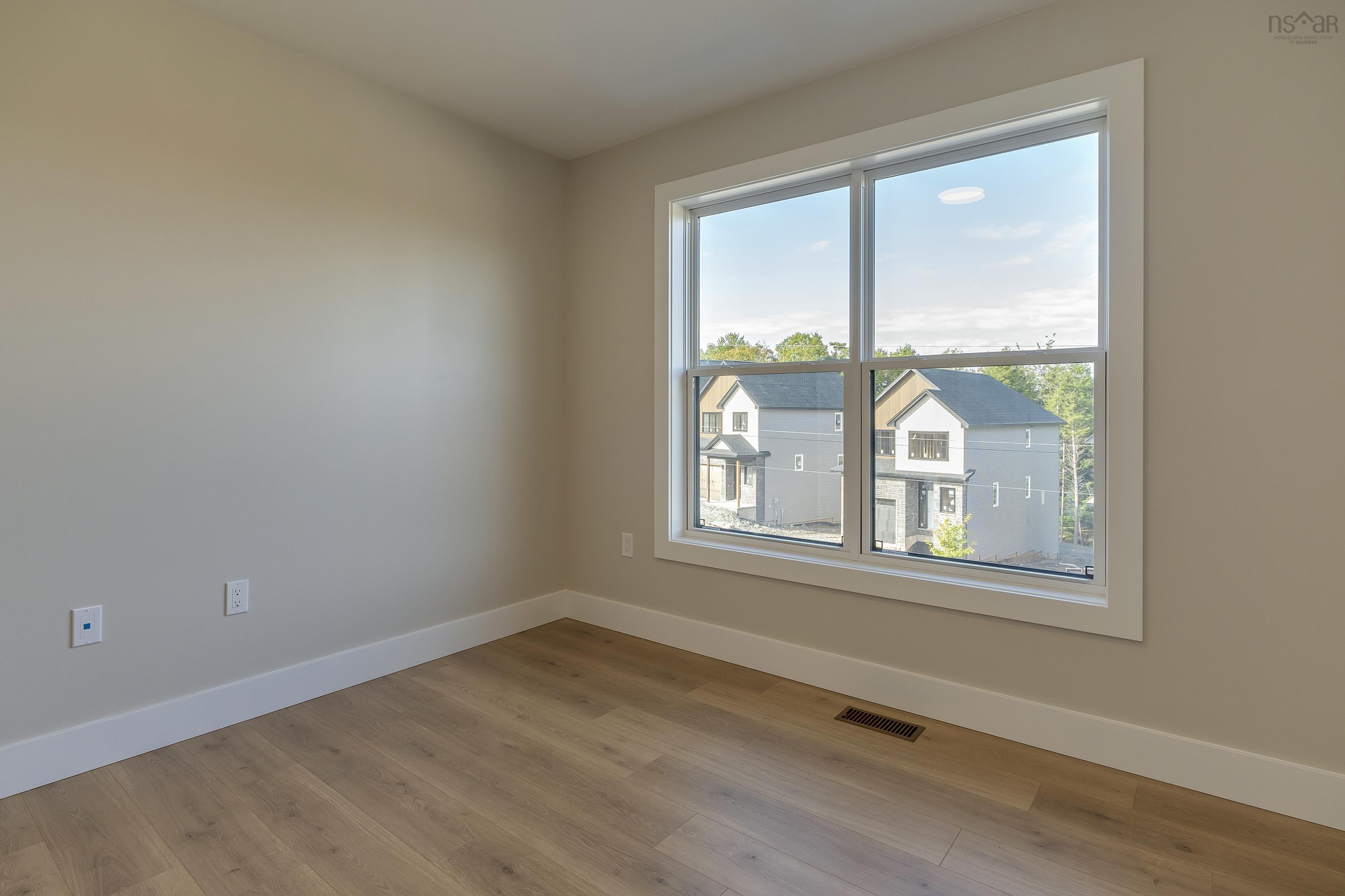 $724,900.00: PC-13 50 Pearlgarden Close, Dartmouth