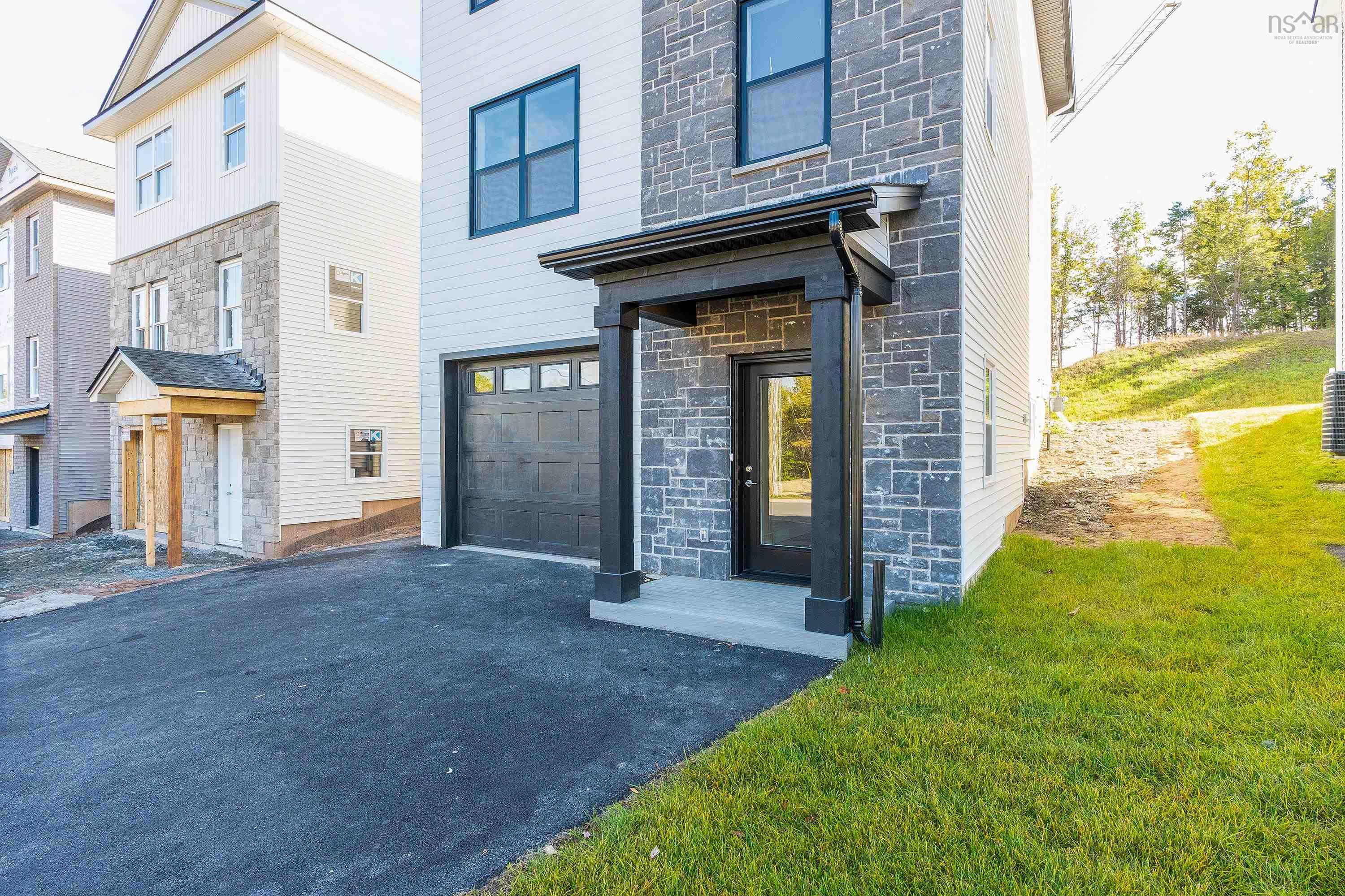 $724,900.00: PC-13 50 Pearlgarden Close, Dartmouth