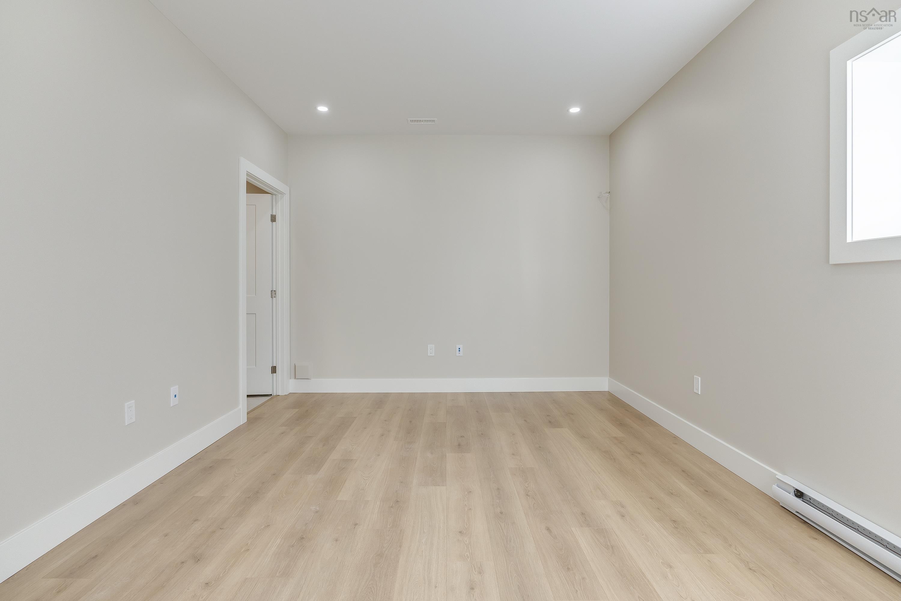 $724,900.00: PC-13 50 Pearlgarden Close, Dartmouth