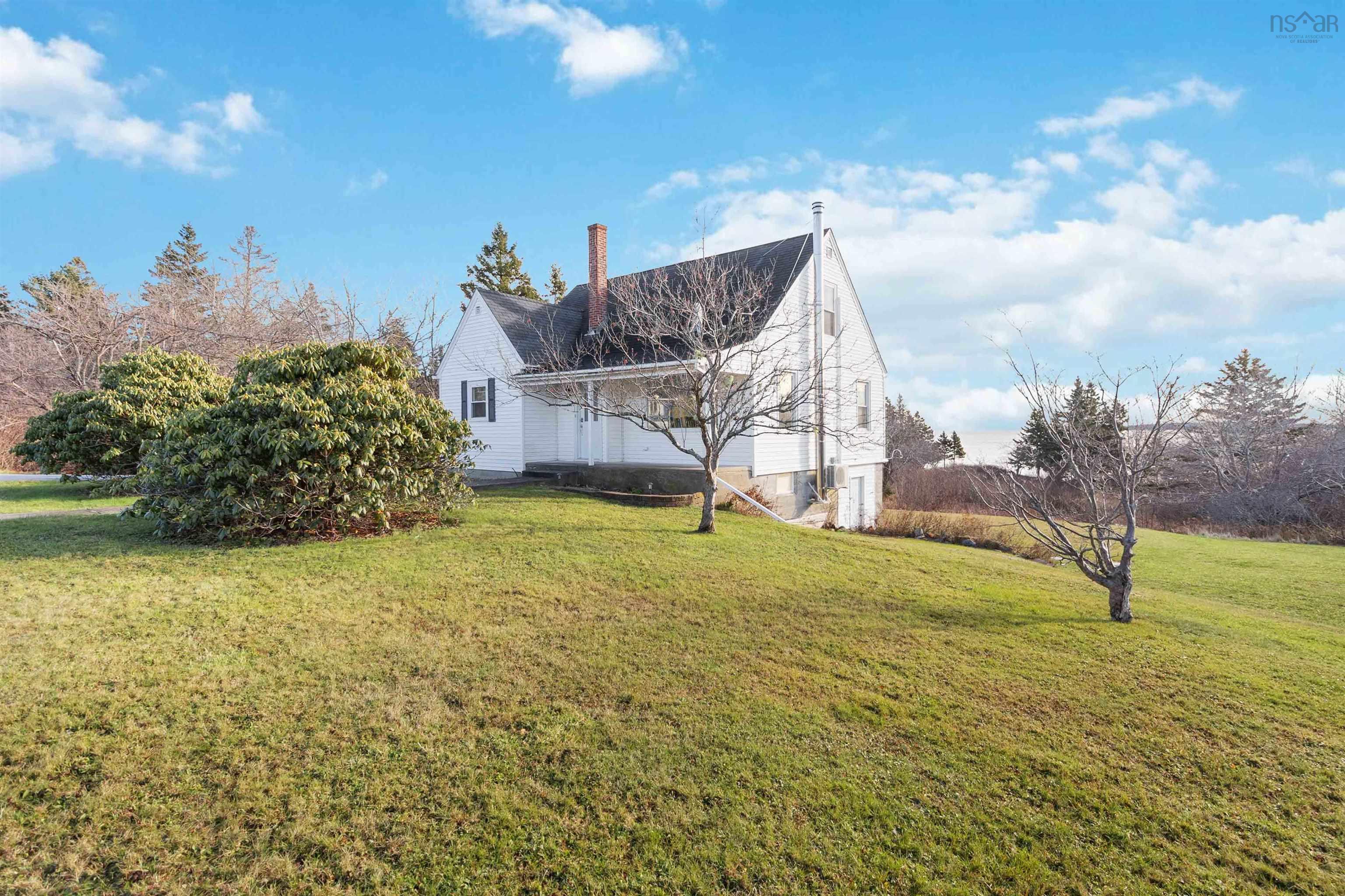 $549,000.00: 6921 Highway 3, Hunts Point