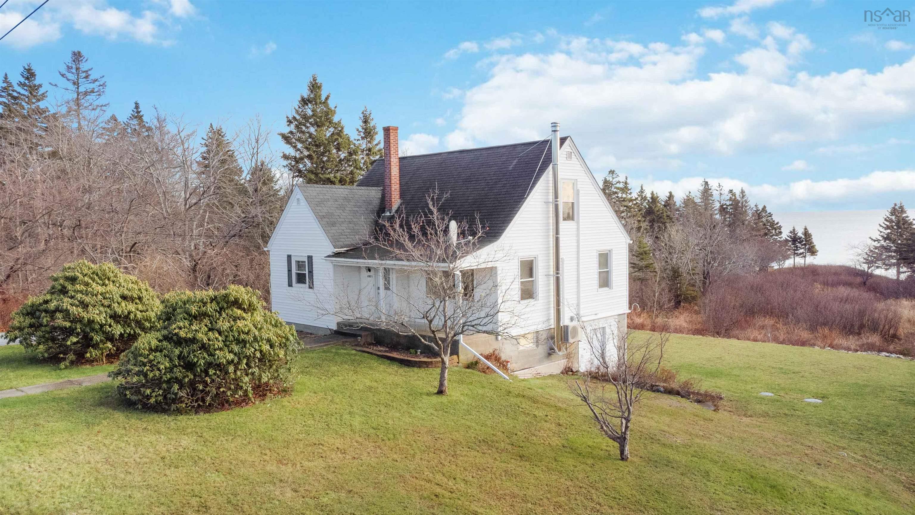 $549,000.00: 6921 Highway 3, Hunts Point