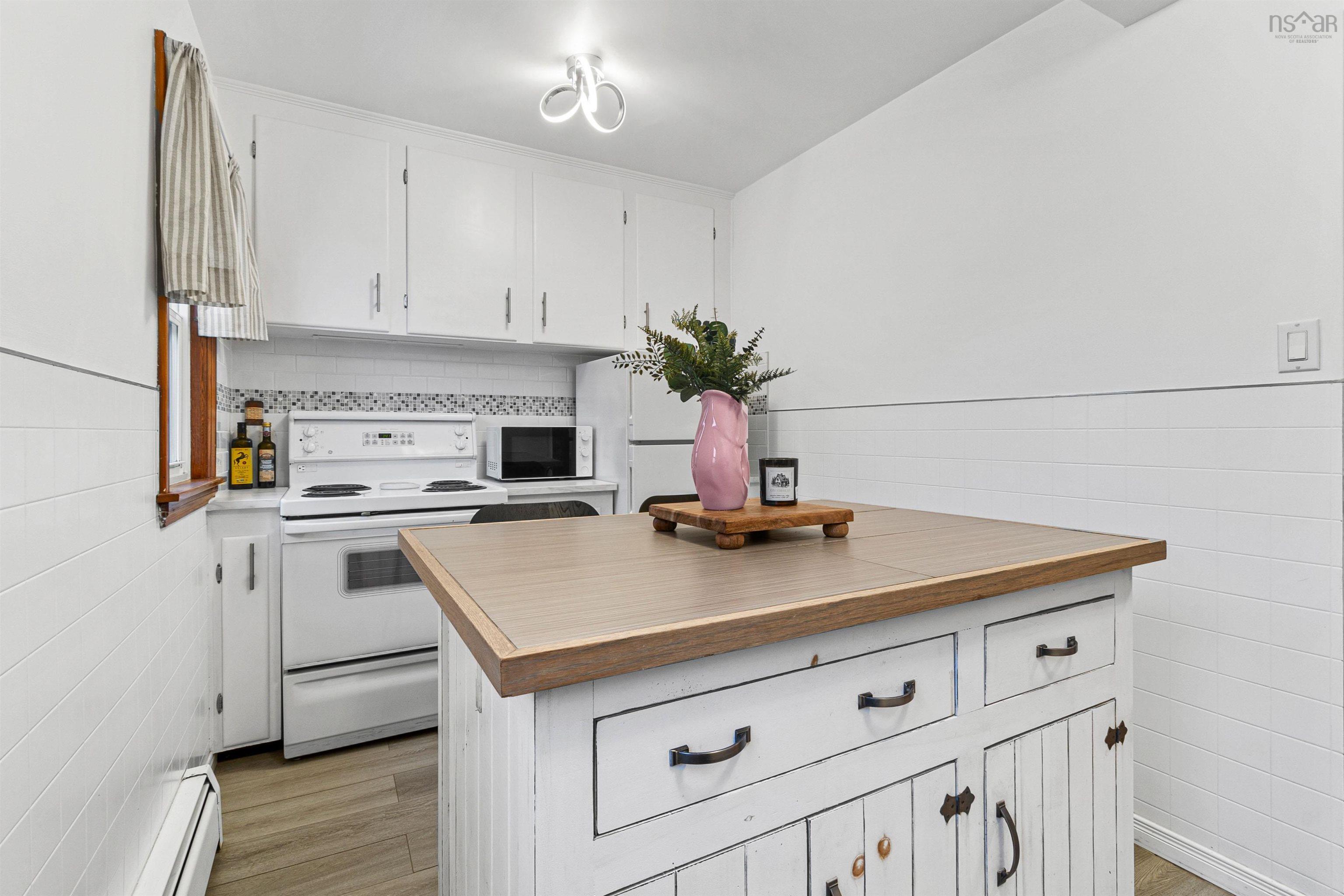 $499,900.00: 85 Melrose Avenue, Halifax