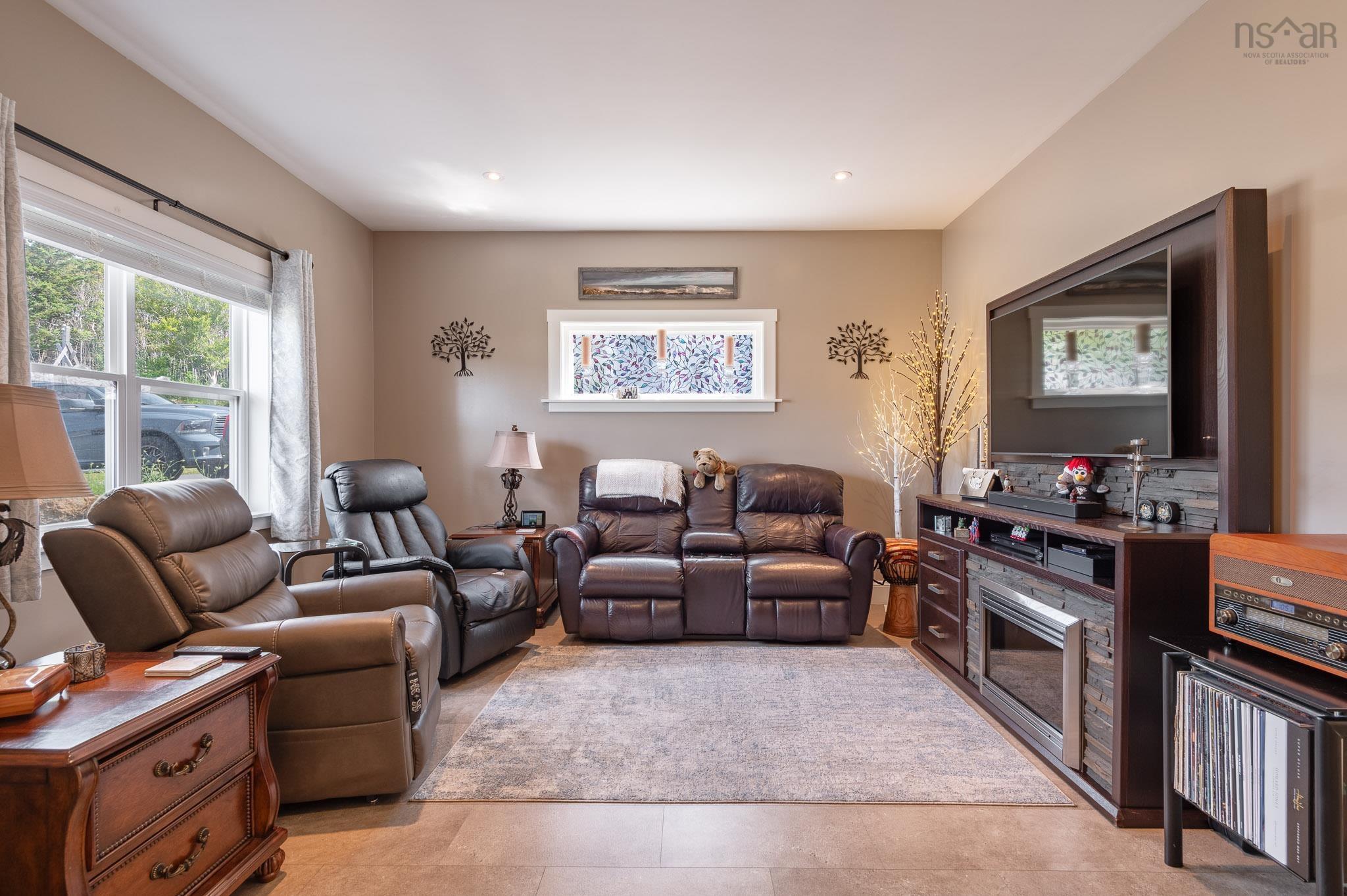 $447,500.00: 218 Adams Street, Lunenburg