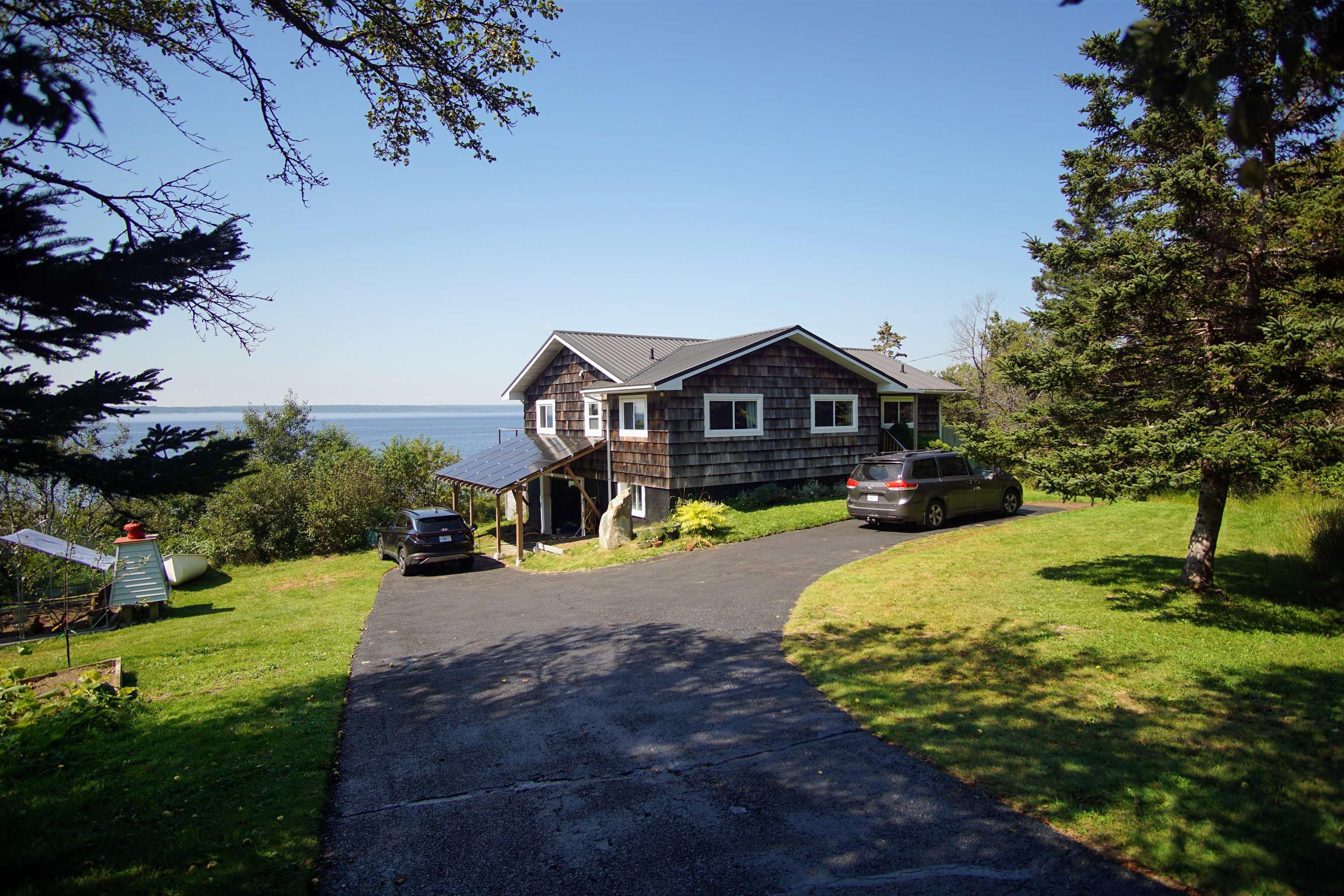 $599,995.00: 1050 SANDY POINT Road, Sandy Point