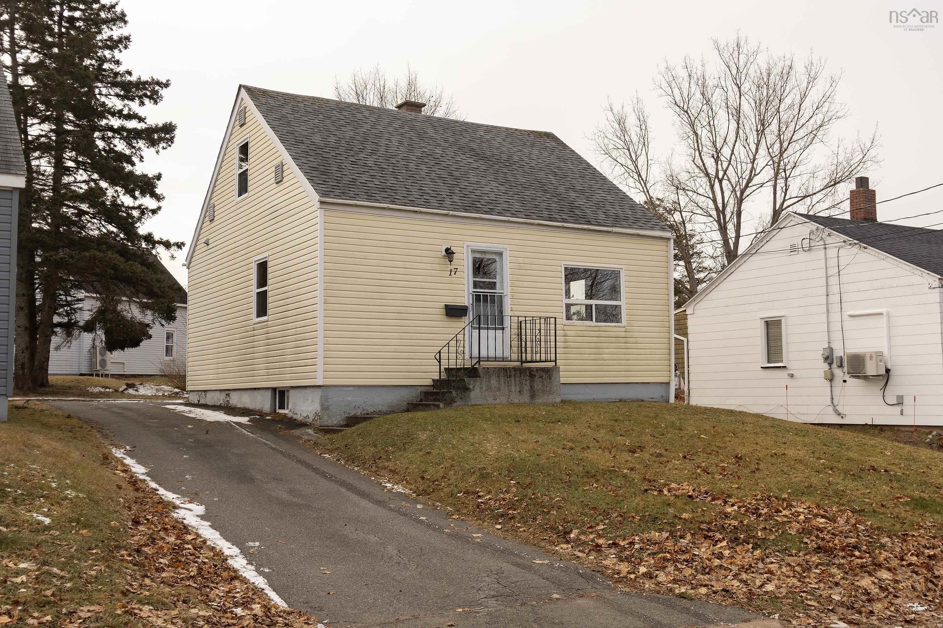 $229,900.00: 17 East Pleasant Street, Amherst