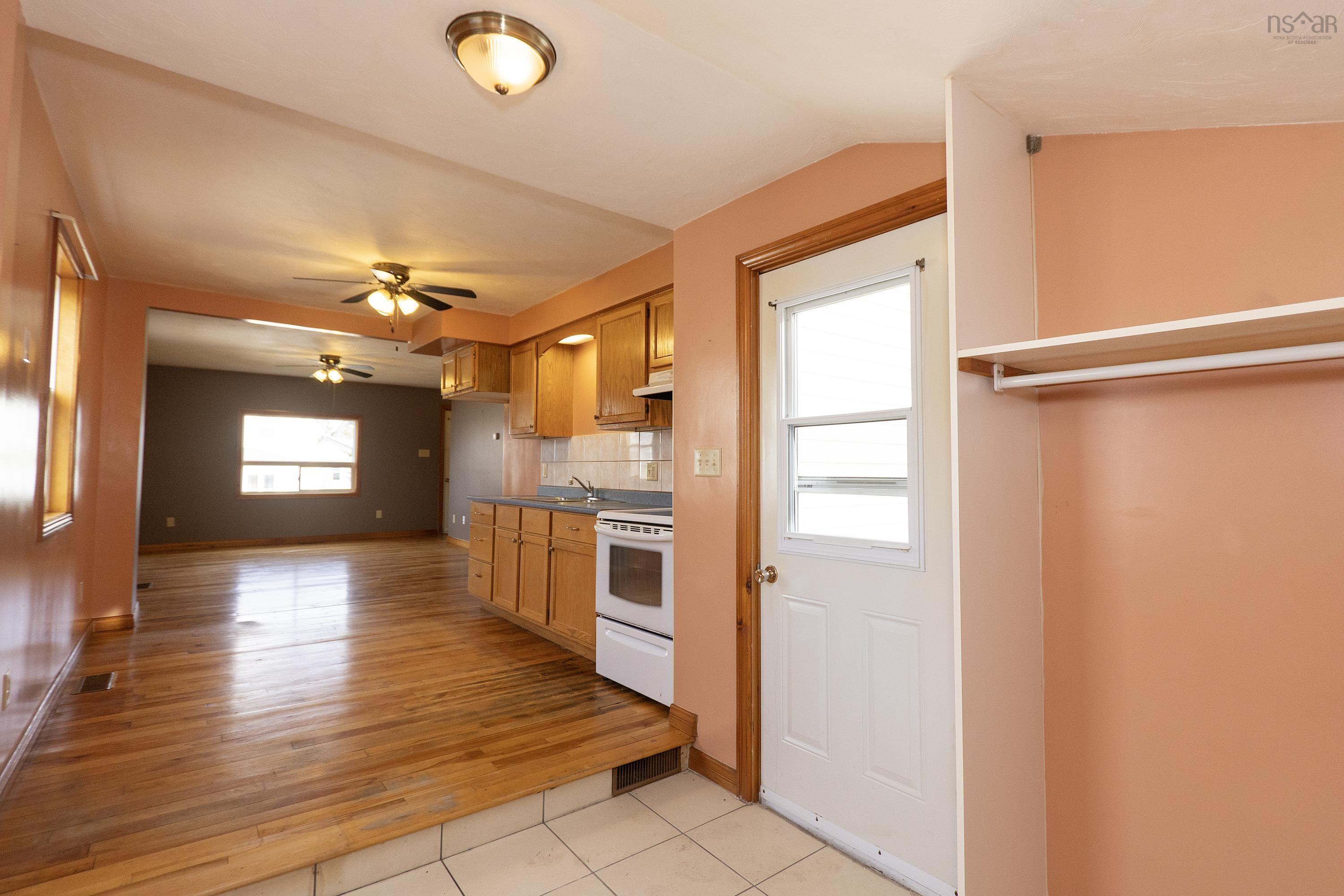 $229,900.00: 17 East Pleasant Street, Amherst