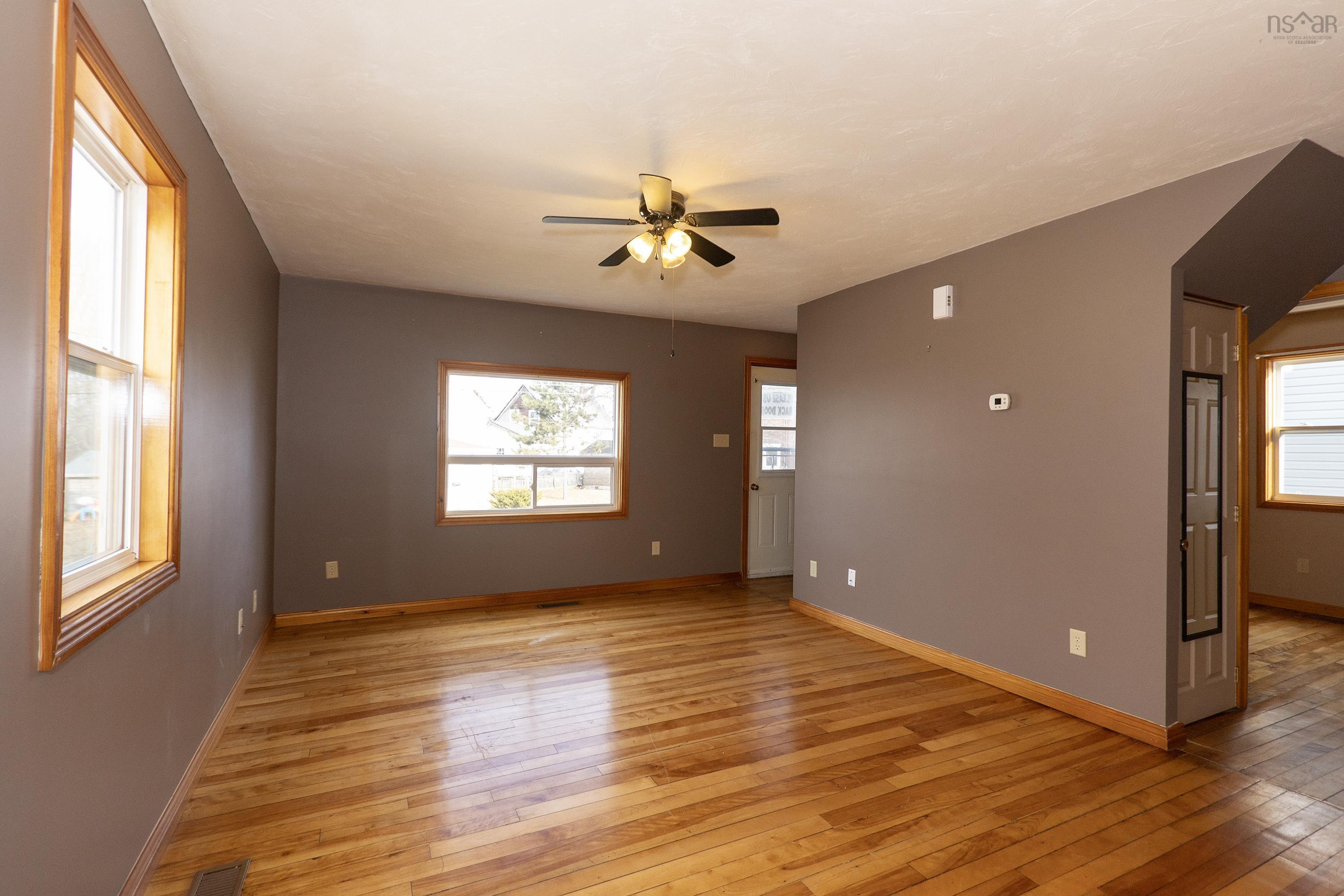 $229,900.00: 17 East Pleasant Street, Amherst
