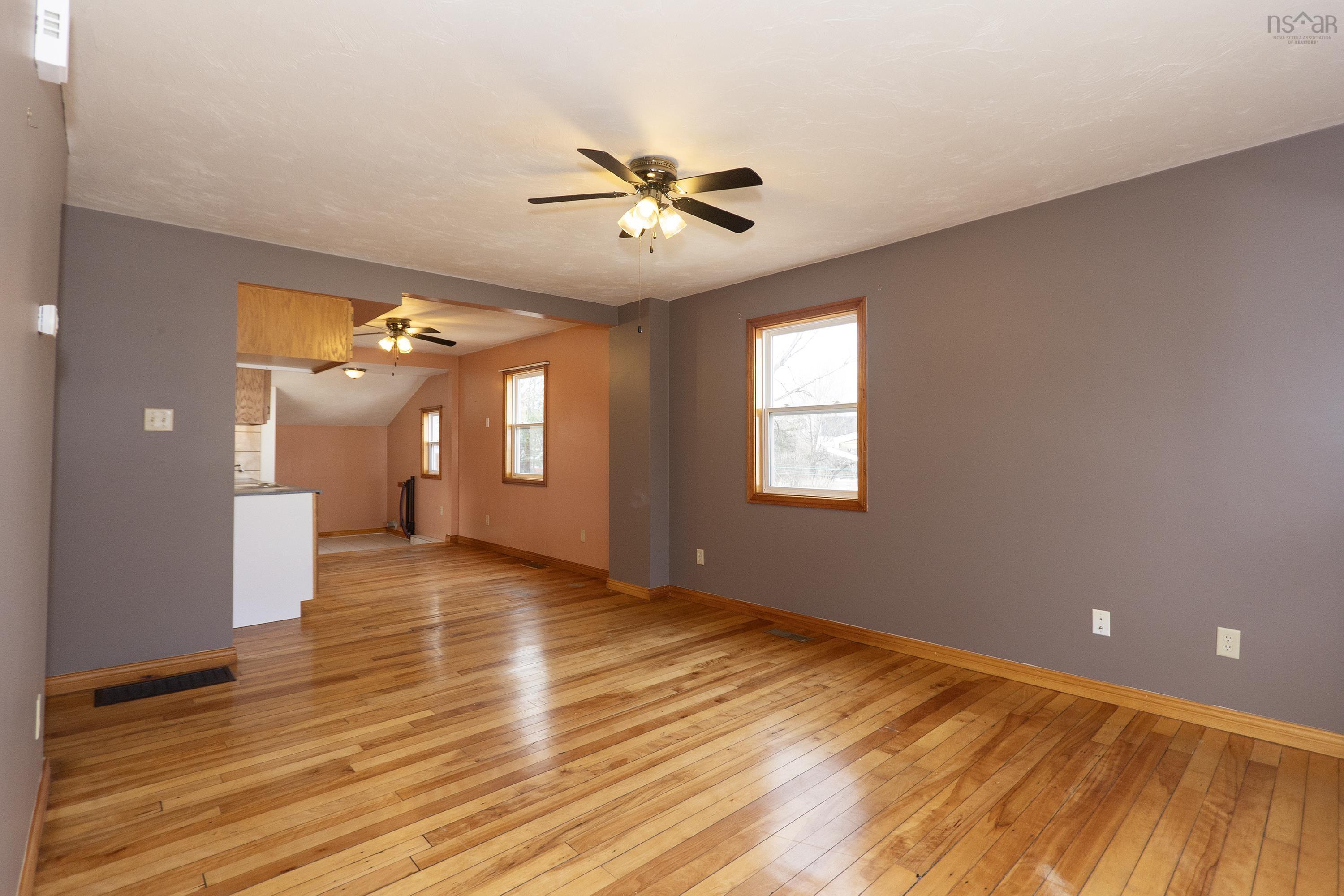 $229,900.00: 17 East Pleasant Street, Amherst