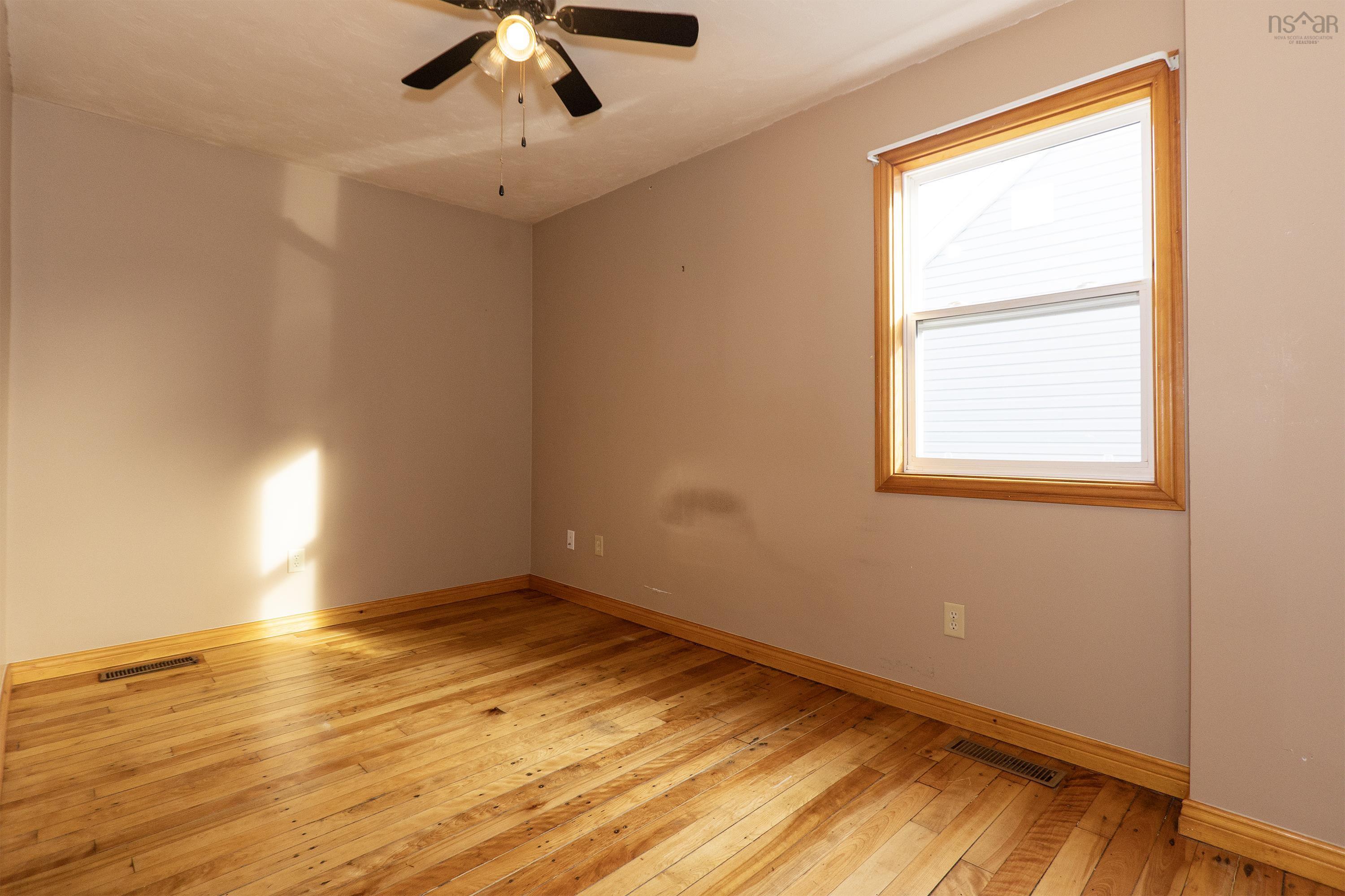 $229,900.00: 17 East Pleasant Street, Amherst