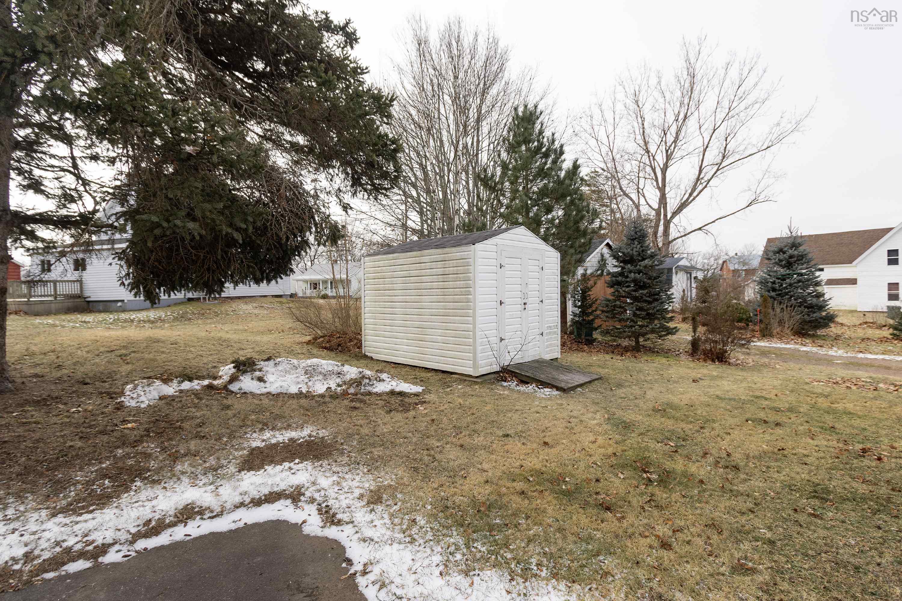 $229,900.00: 17 East Pleasant Street, Amherst