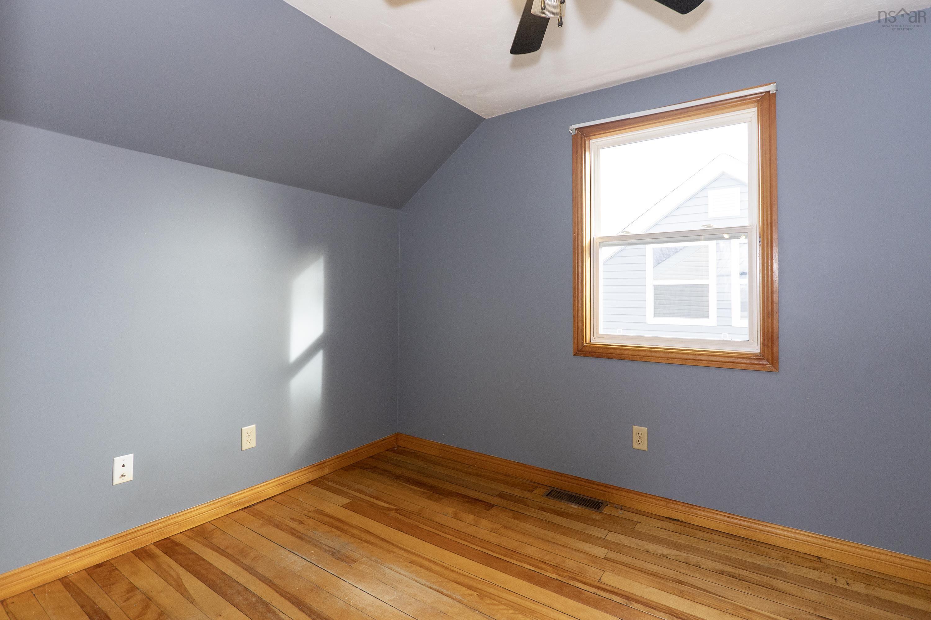$229,900.00: 17 East Pleasant Street, Amherst