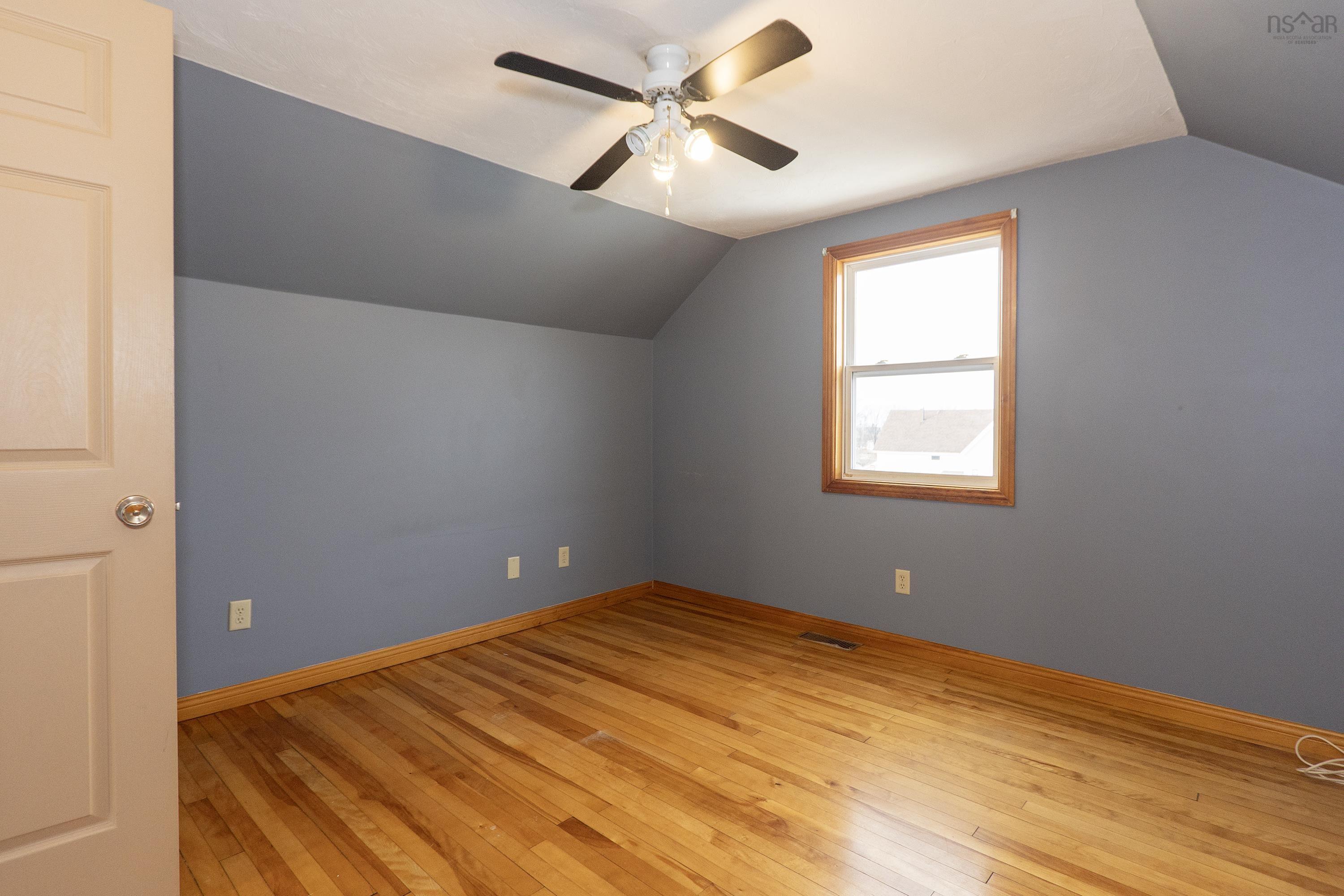 $229,900.00: 17 East Pleasant Street, Amherst