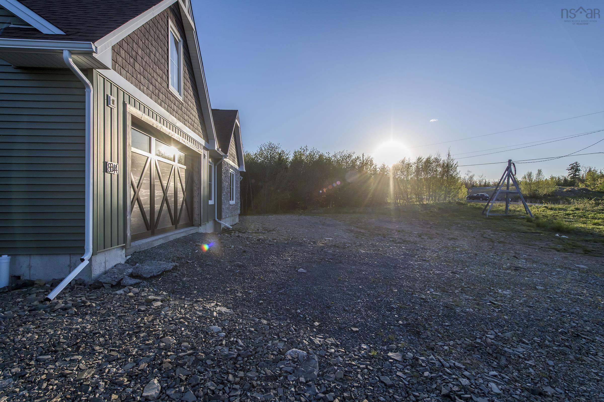 $899,900.00: 84 Sugarwood Court, Porters Lake