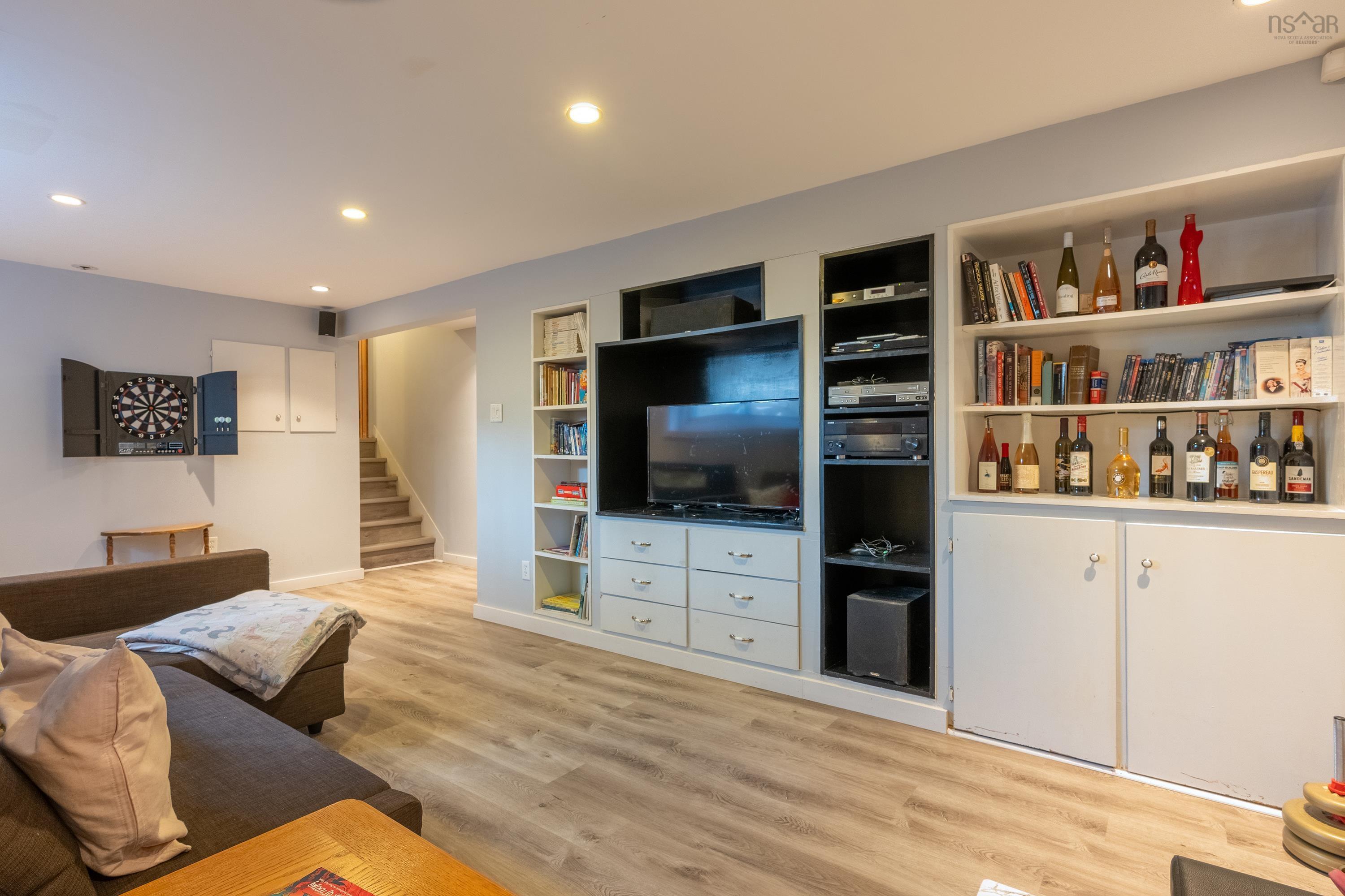 $649,000.00: 17 Flamingo Drive, Halifax