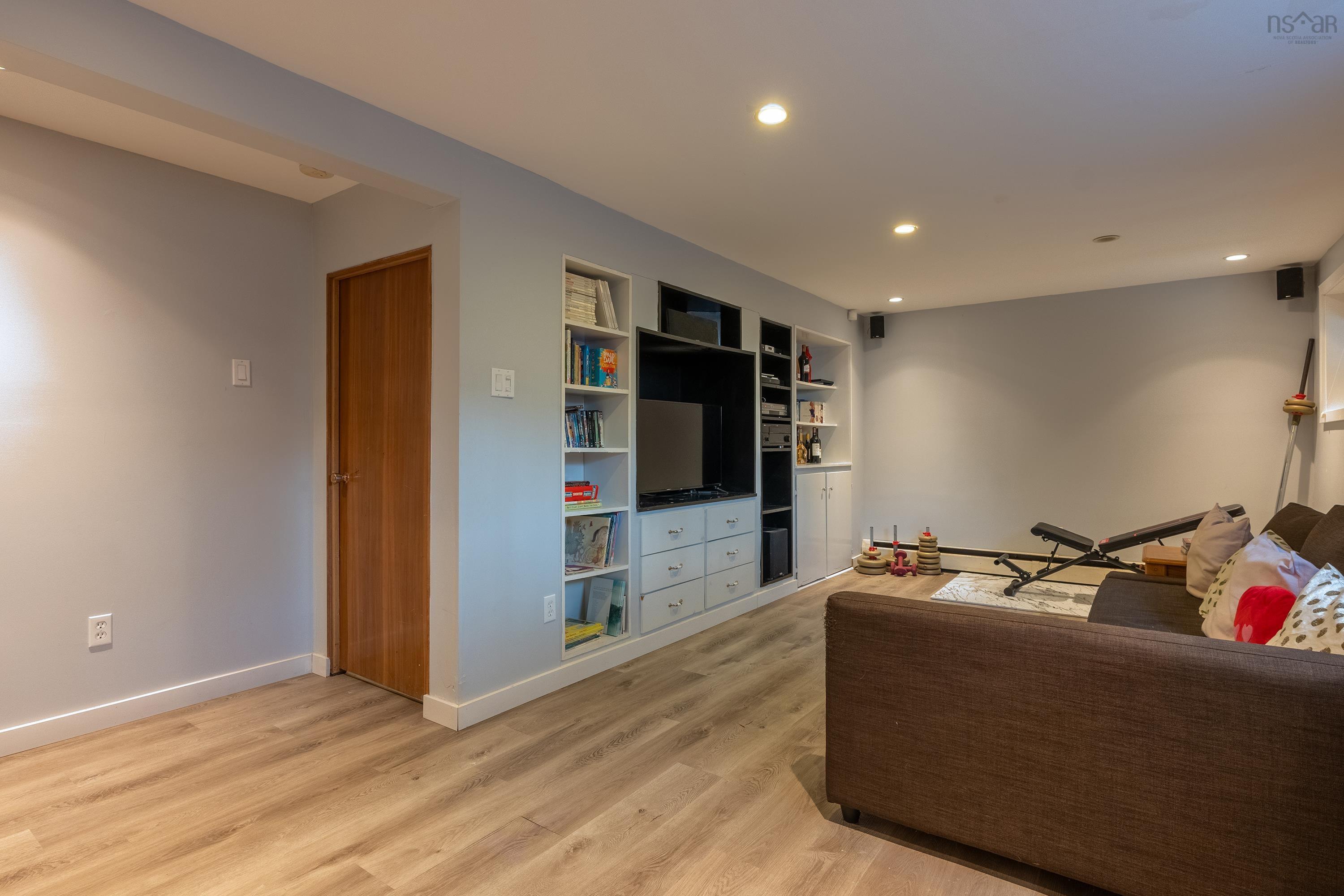 $649,000.00: 17 Flamingo Drive, Halifax
