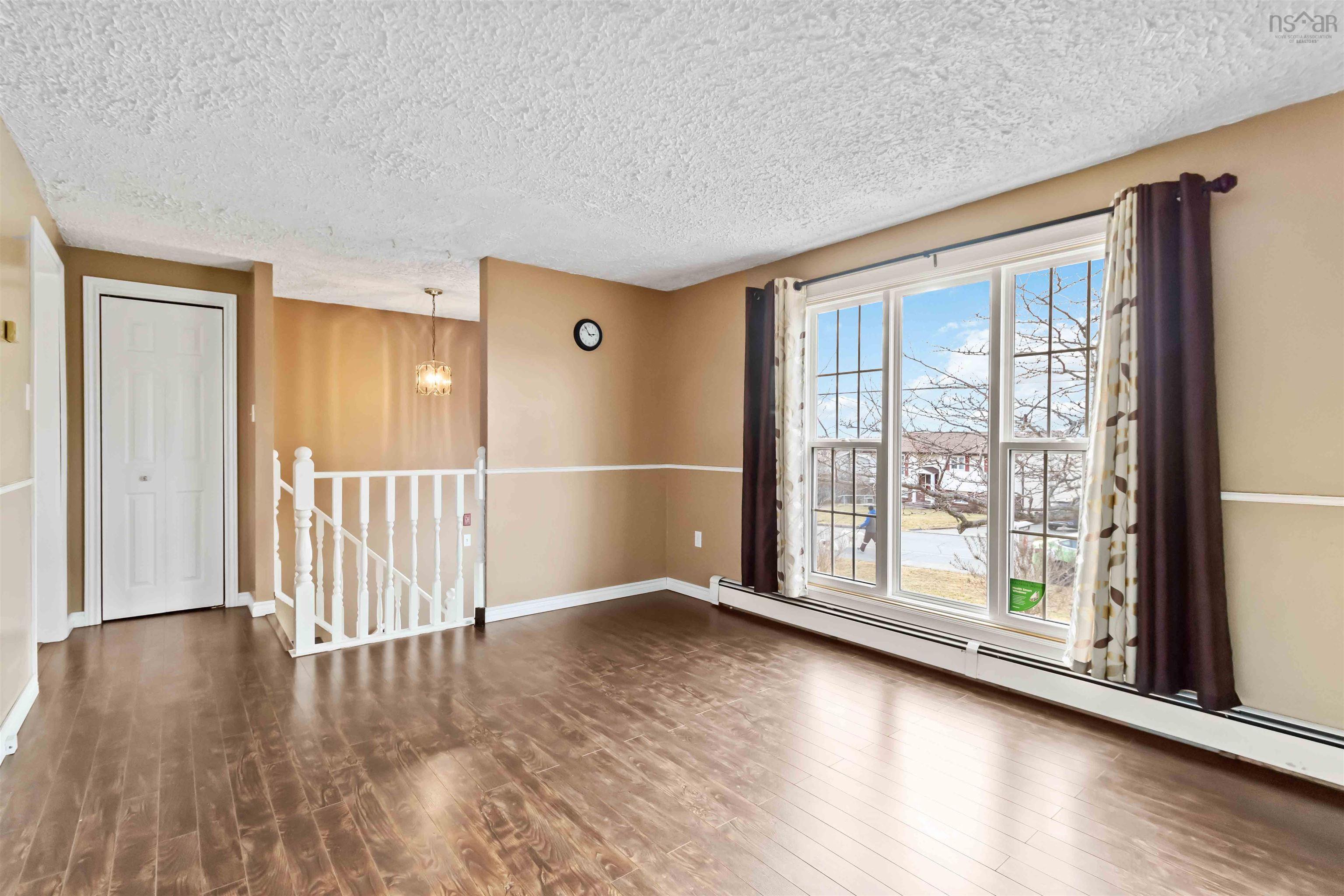 $400,000.00: 31 Redoubt Way, Eastern Passage