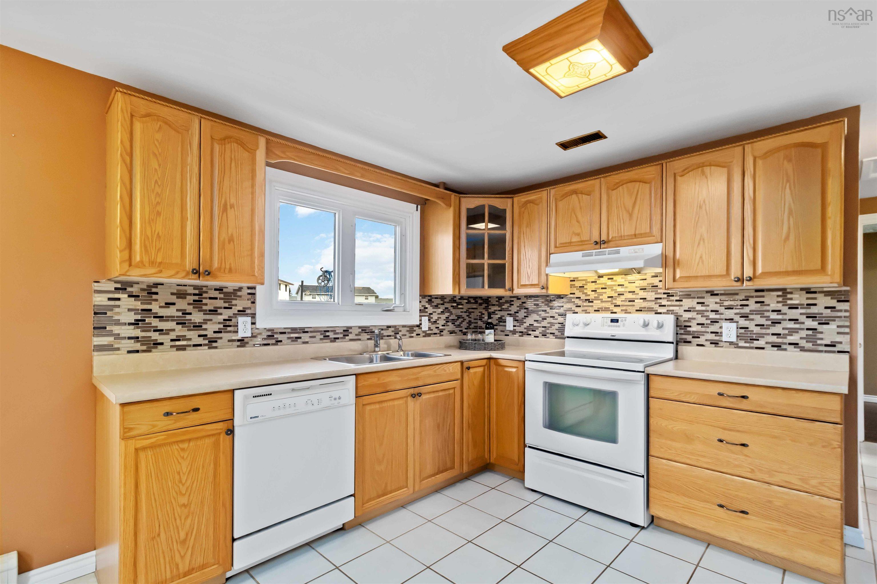 $400,000.00: 31 Redoubt Way, Eastern Passage