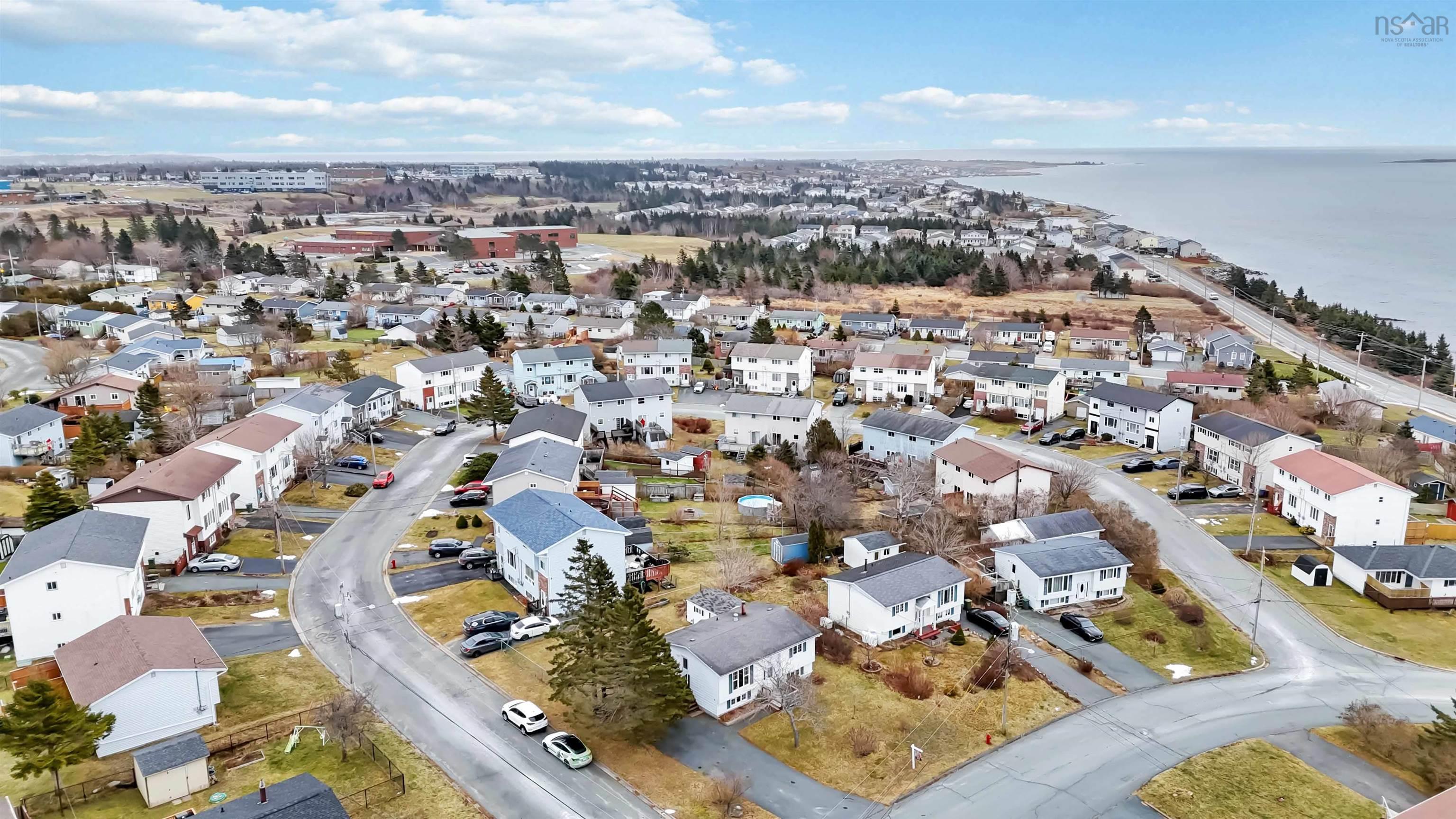 $400,000.00: 31 Redoubt Way, Eastern Passage