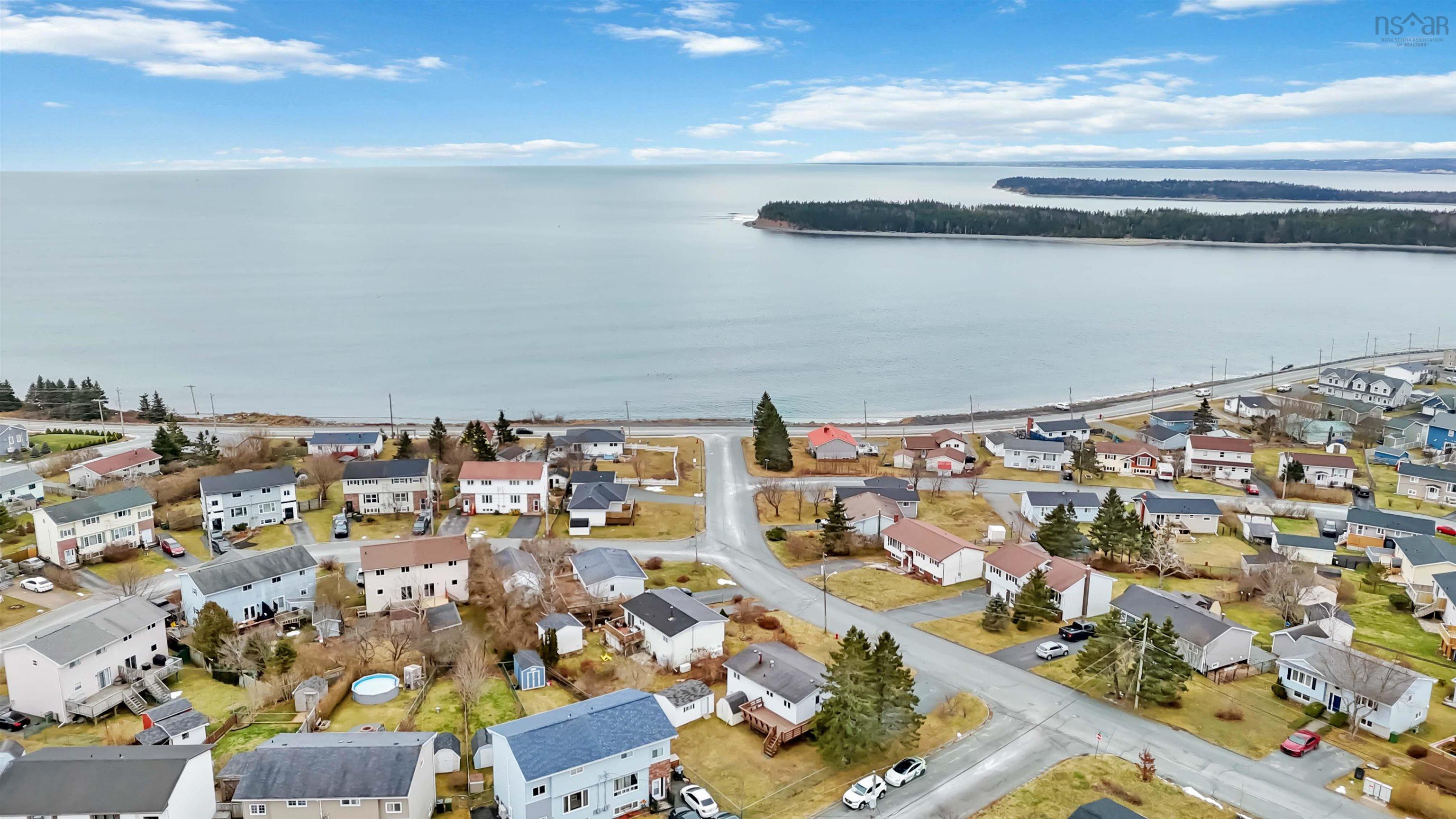 $400,000.00: 31 Redoubt Way, Eastern Passage