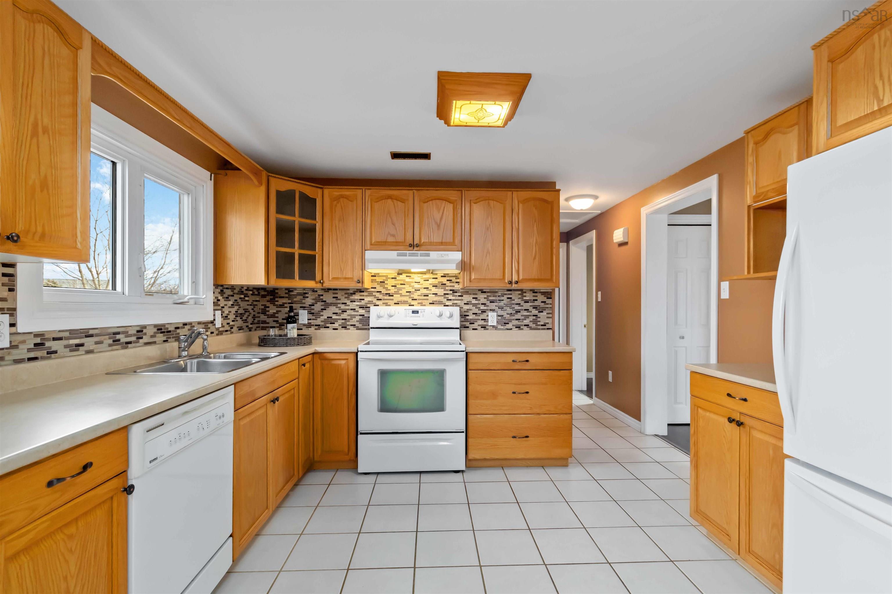 $400,000.00: 31 Redoubt Way, Eastern Passage