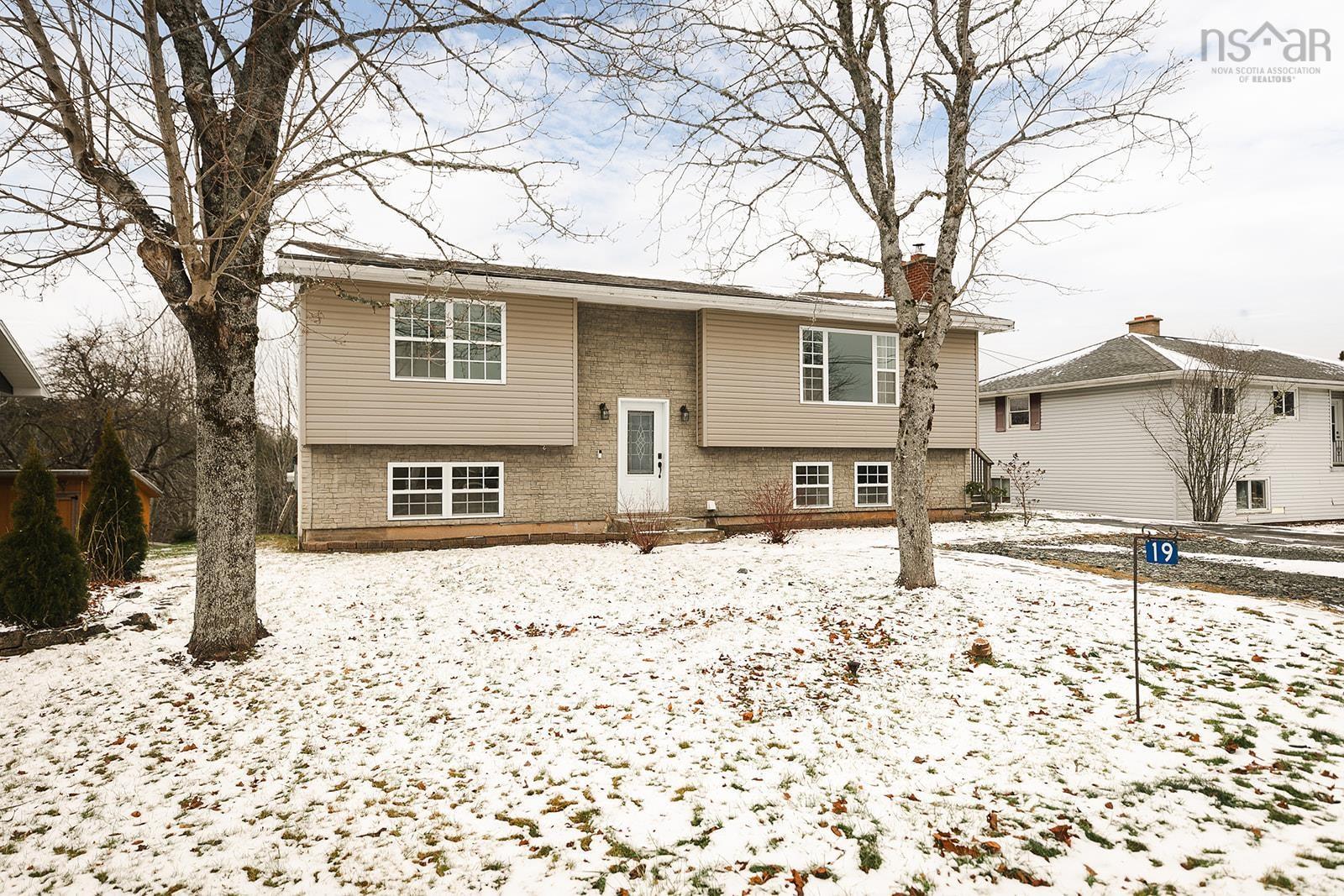 $549,900.00: 19 Parker Place Crescent, Enfield