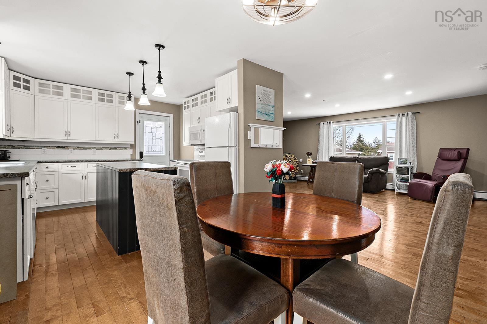 $549,900.00: 19 Parker Place Crescent, Enfield