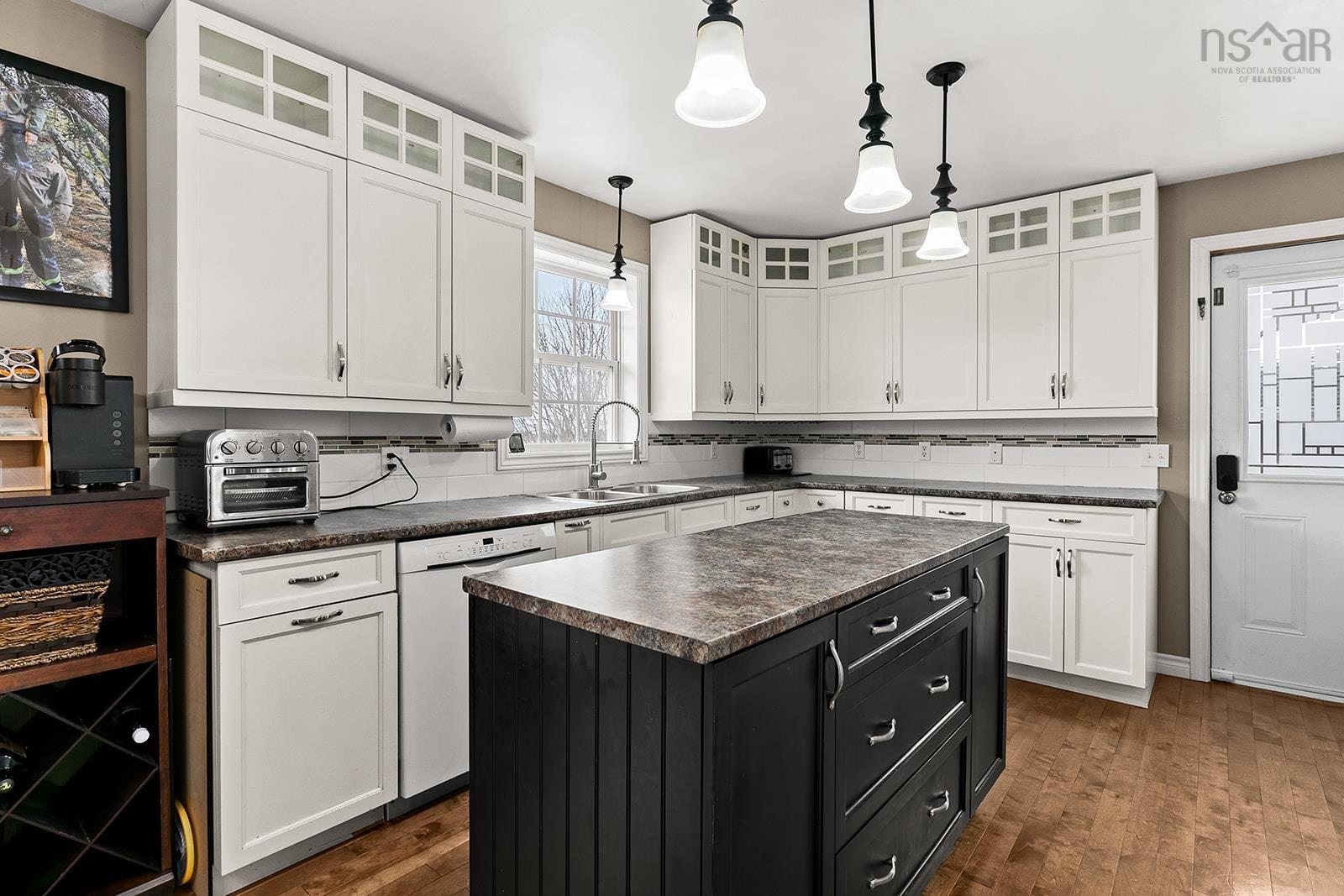 $549,900.00: 19 Parker Place Crescent, Enfield