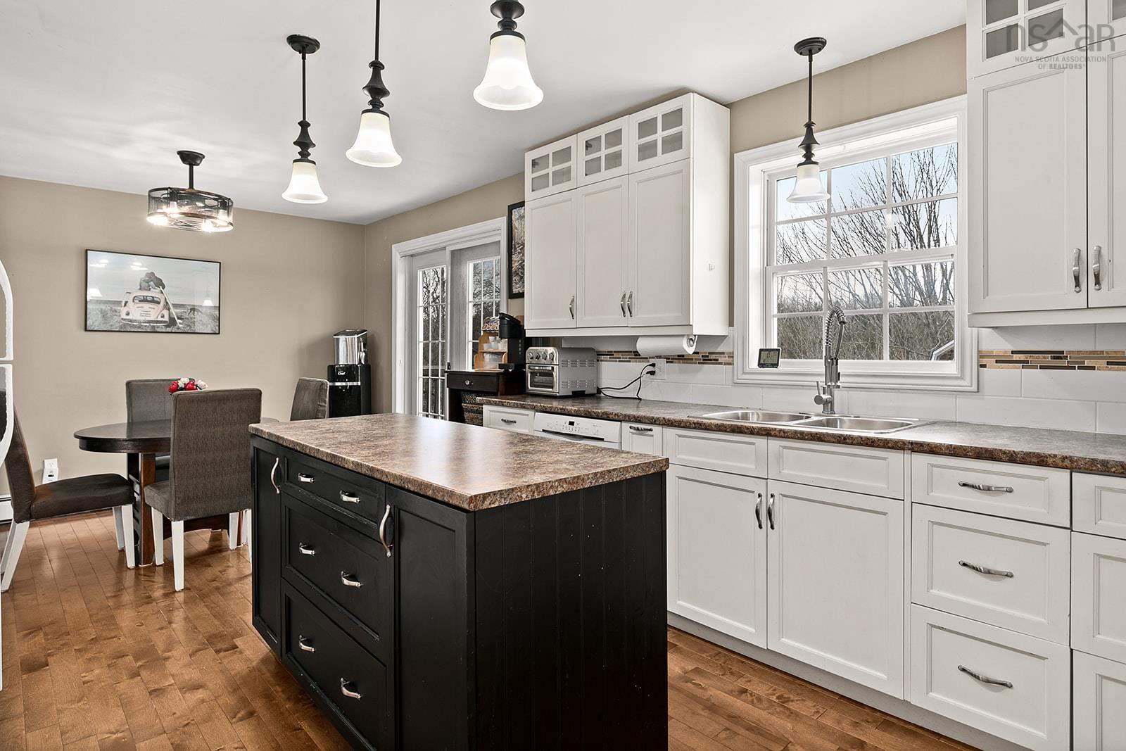 $549,900.00: 19 Parker Place Crescent, Enfield