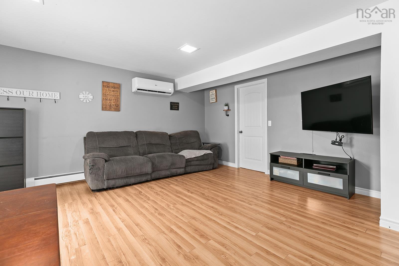 $549,900.00: 19 Parker Place Crescent, Enfield