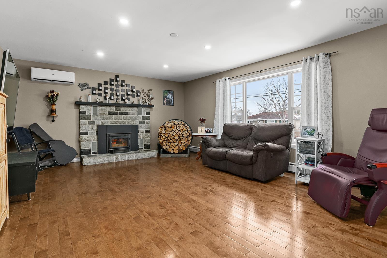 $549,900.00: 19 Parker Place Crescent, Enfield