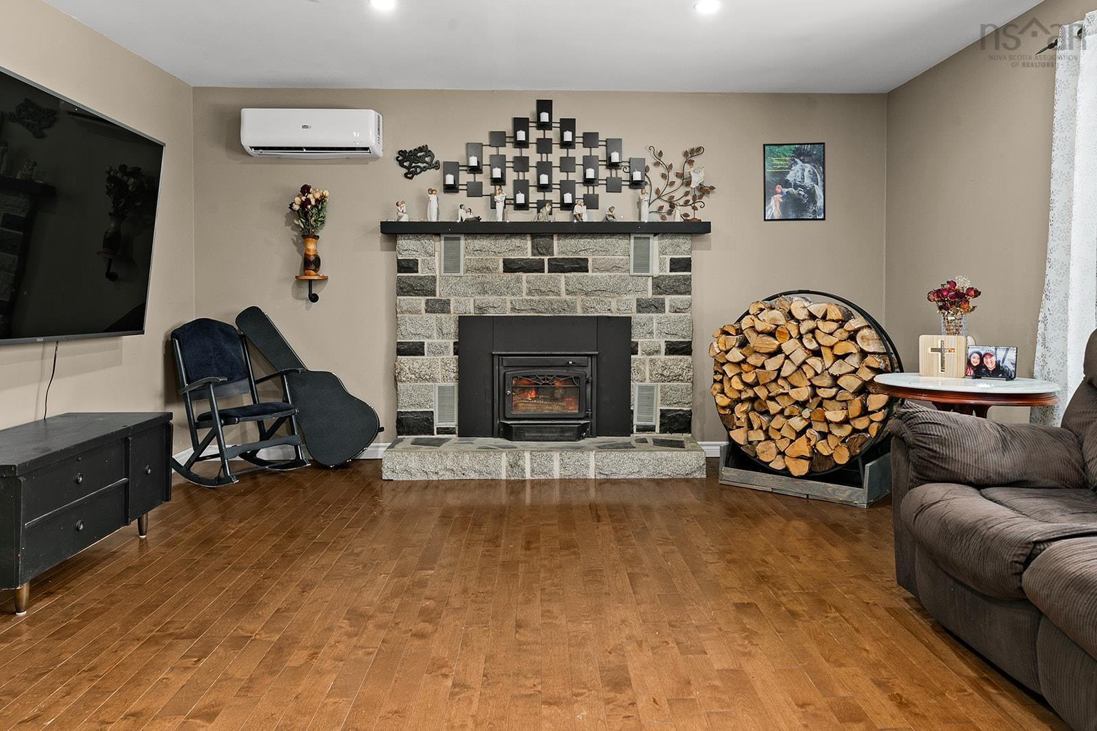 $549,900.00: 19 Parker Place Crescent, Enfield