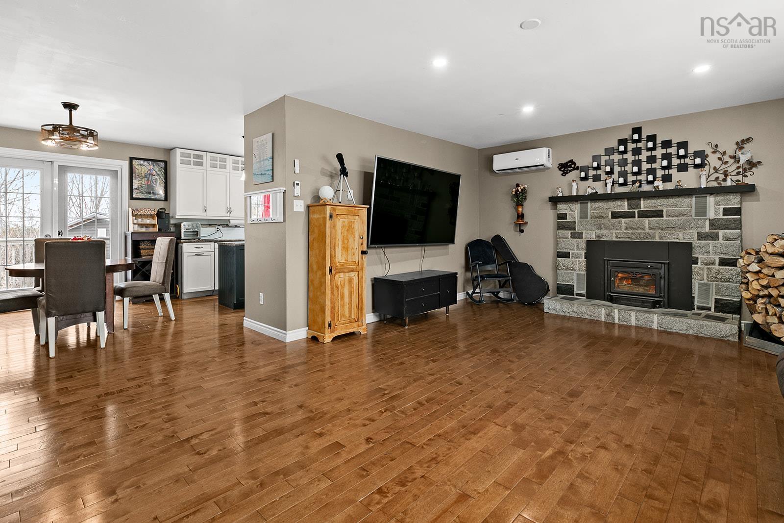 $549,900.00: 19 Parker Place Crescent, Enfield